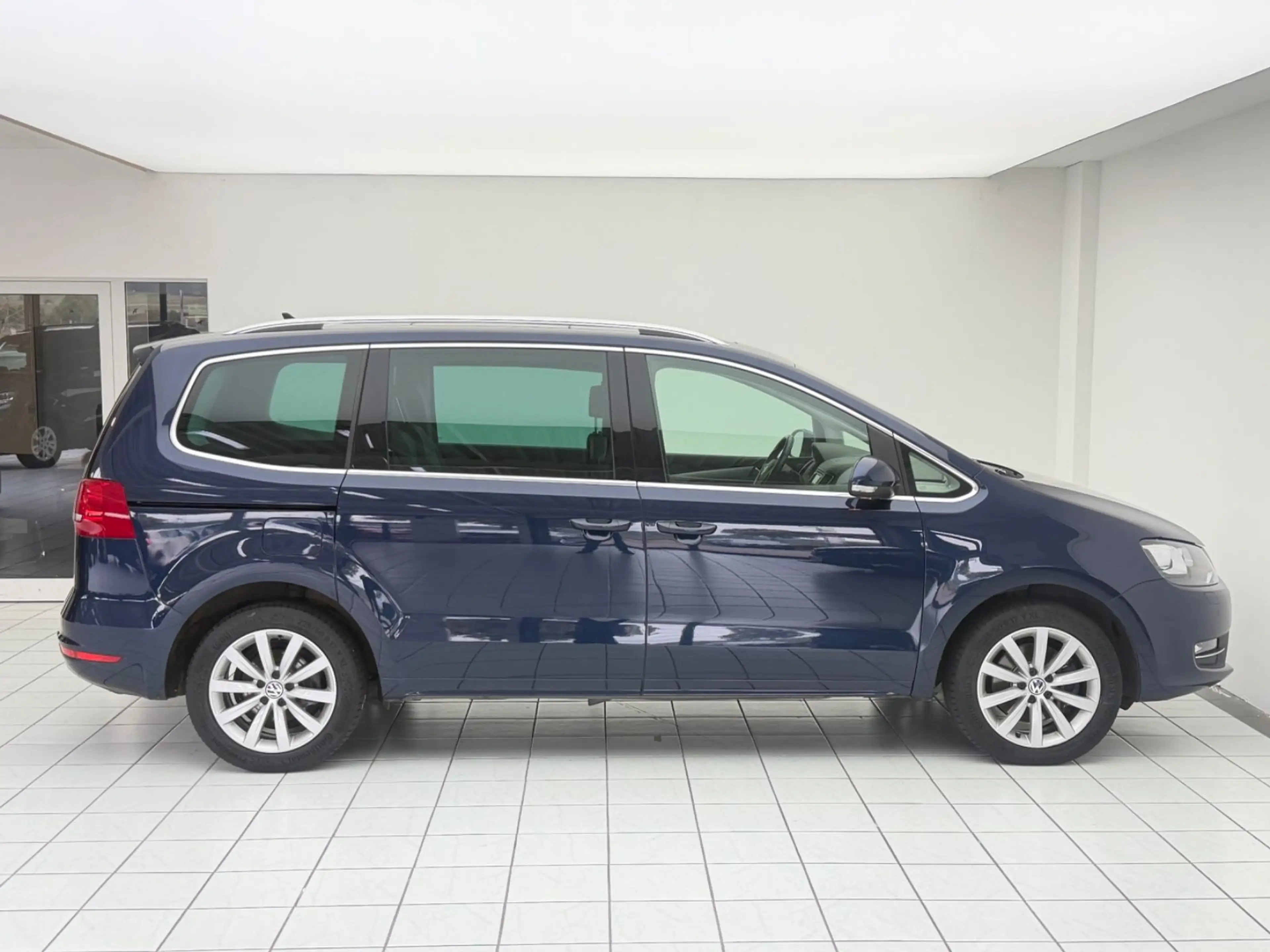 Volkswagen Sharan Highline BMT *AHK*Automatik*Panorama* — photo 7