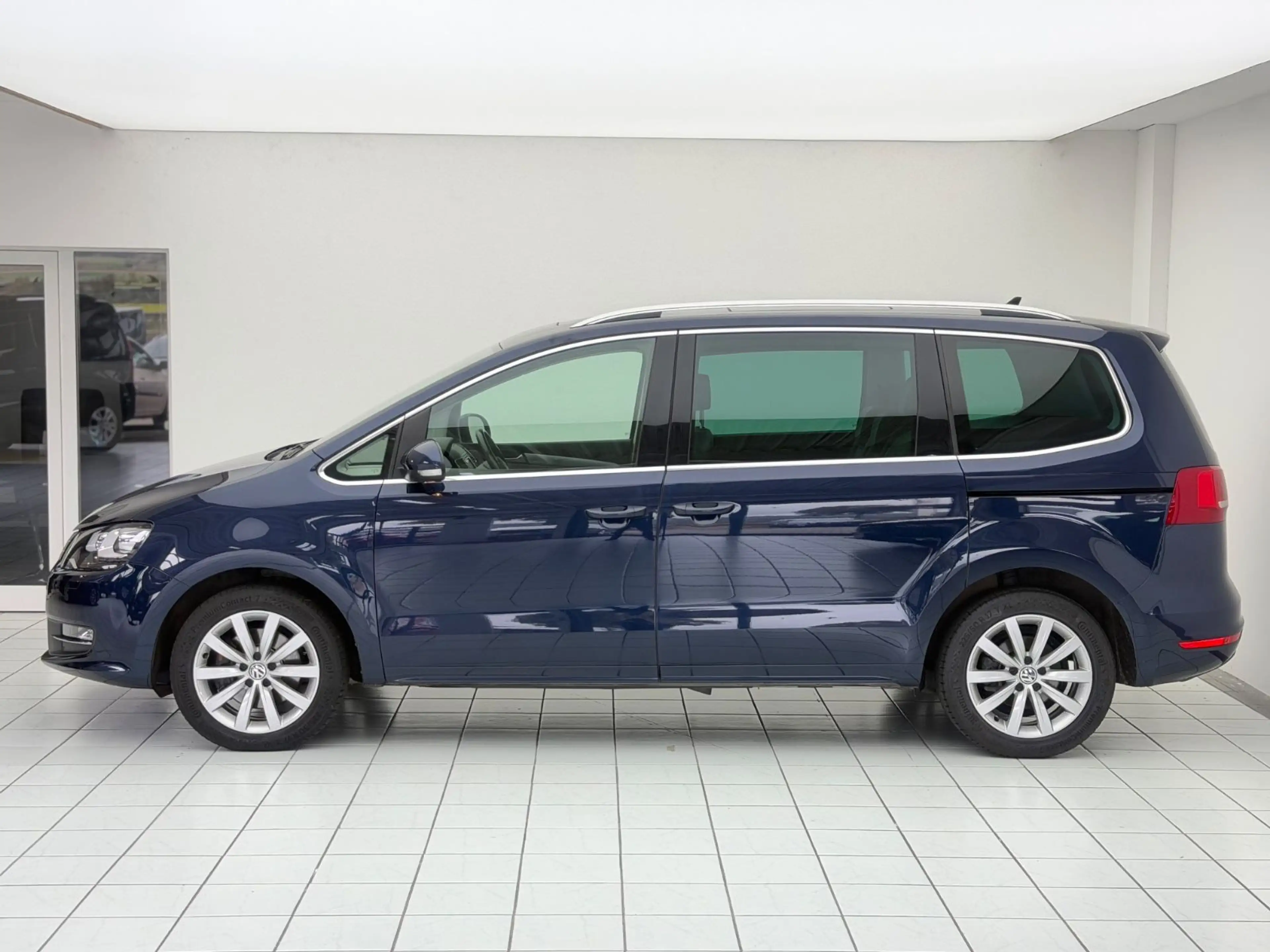 Volkswagen Sharan Highline BMT *AHK*Automatik*Panorama* — photo 3