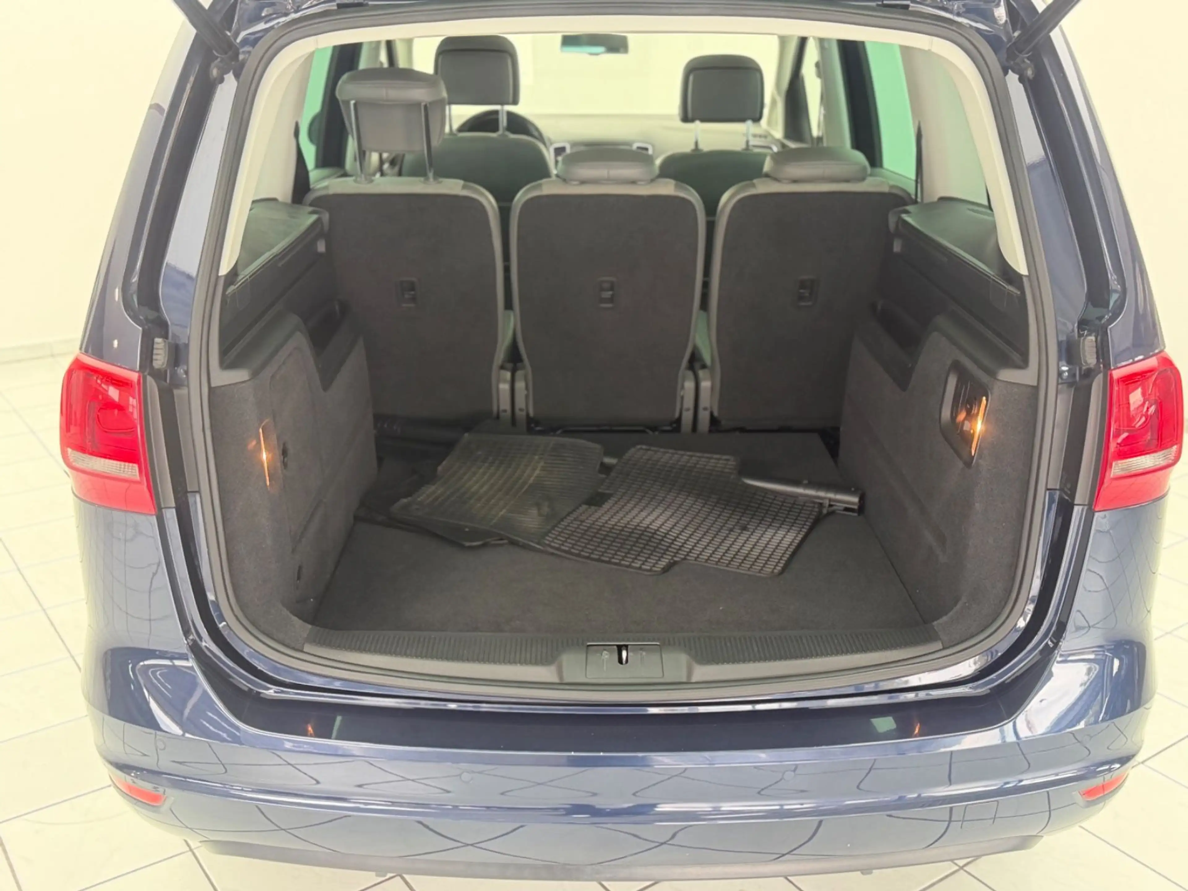 Volkswagen Sharan Highline BMT *AHK*Automatik*Panorama* — photo 10