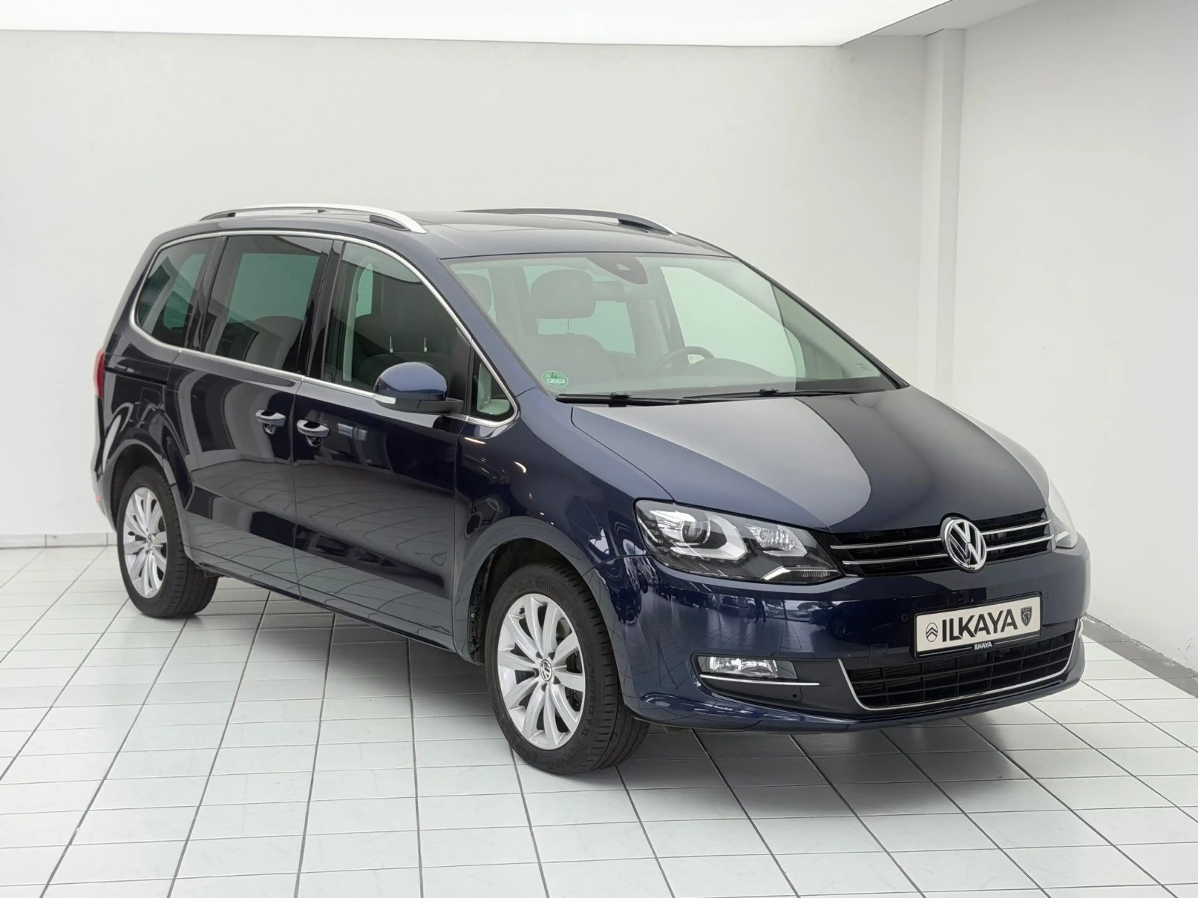 Volkswagen Sharan Highline BMT *AHK*Automatik*Panorama* — photo 8