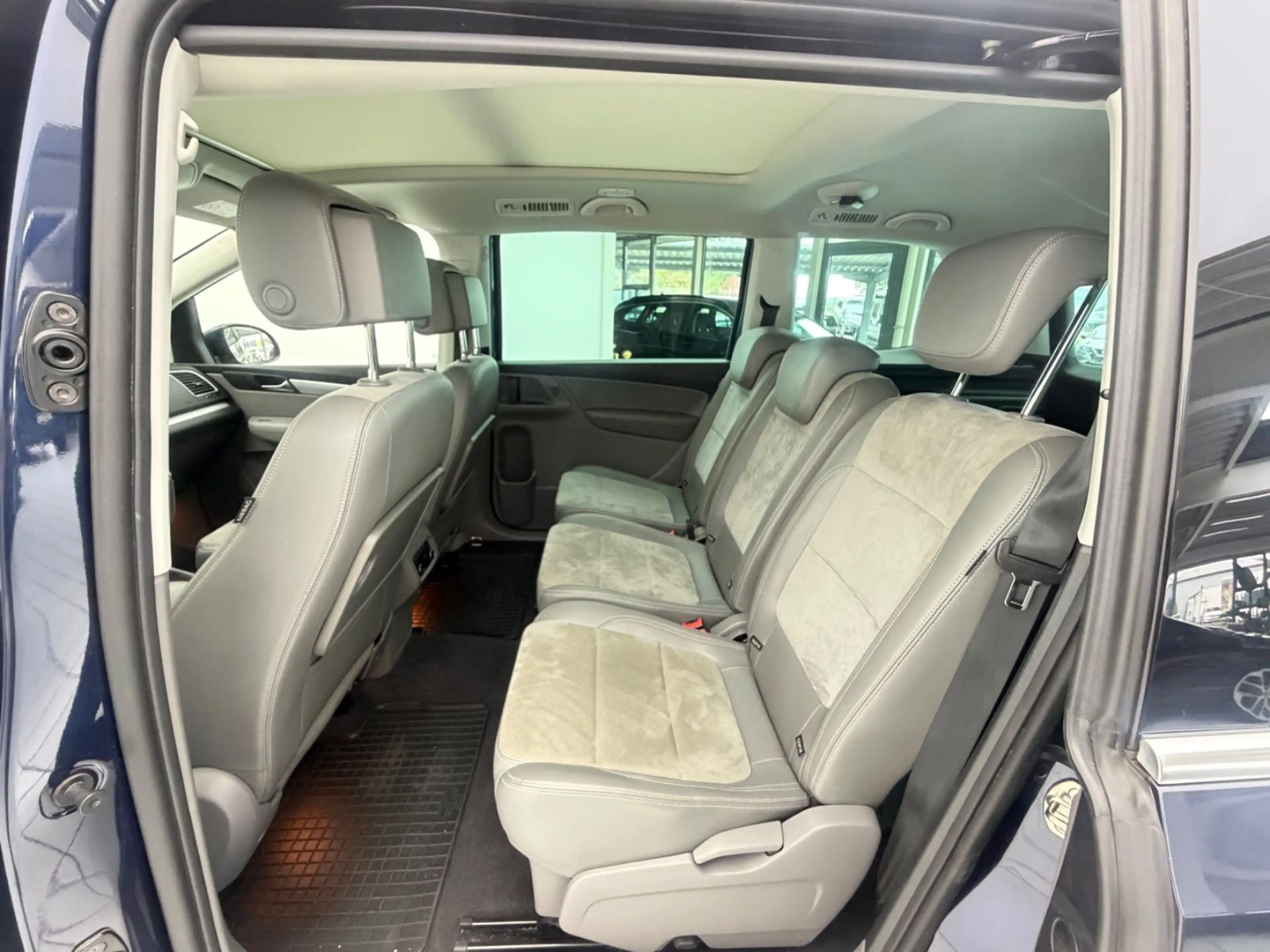 Volkswagen Sharan Highline BMT *AHK*Automatik*Panorama* — photo 14