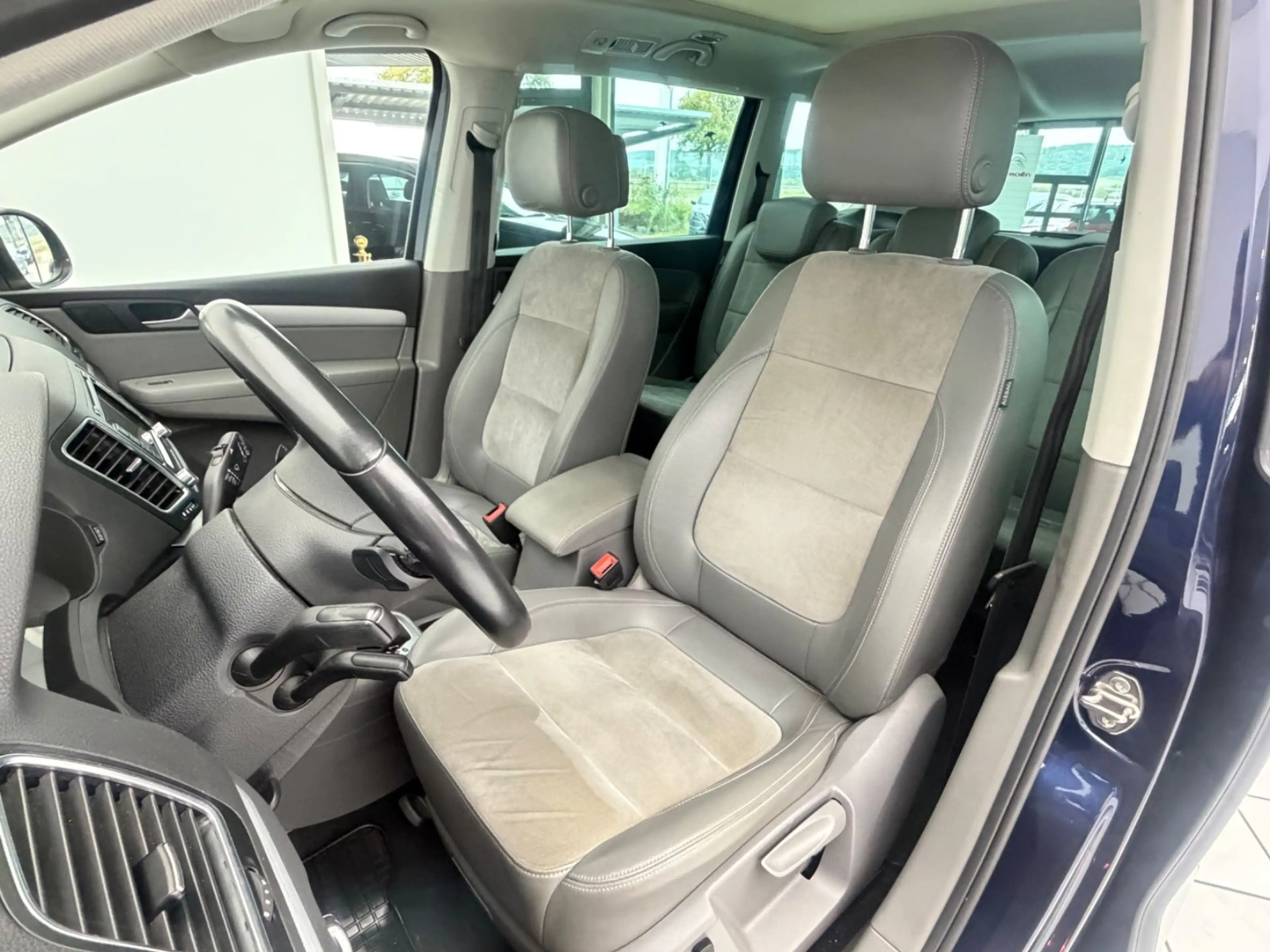 Volkswagen Sharan Highline BMT *AHK*Automatik*Panorama* — photo 13