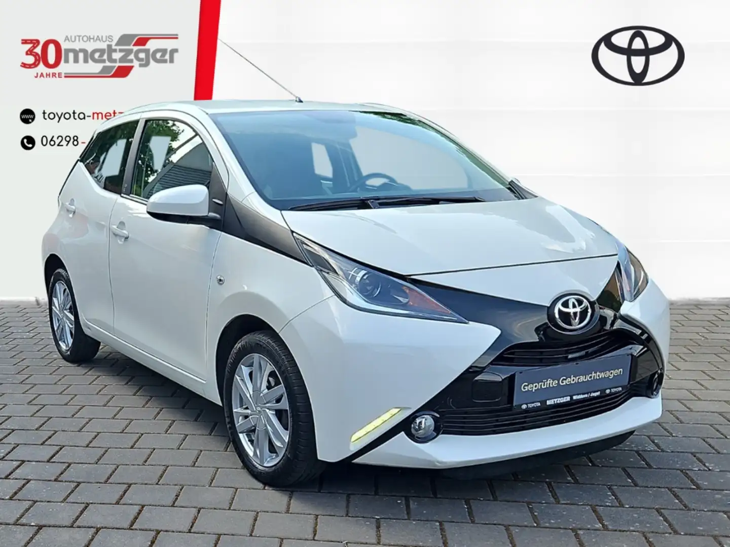 Toyota Aygo 1.0 BENZINER X-Play Team D +Klima +Servolenkung +T Weiß - 1