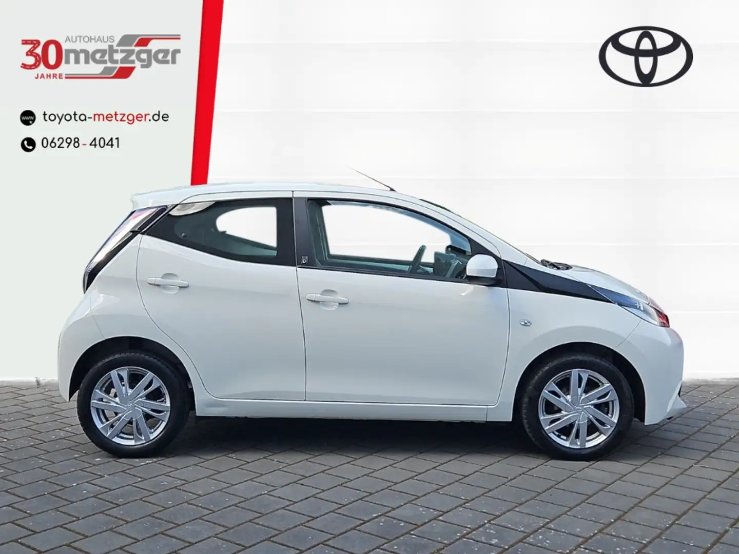 Toyota Aygo 1.0 BENZINER X-Play Team D +Klima +Servolenkung +T Weiß - 2
