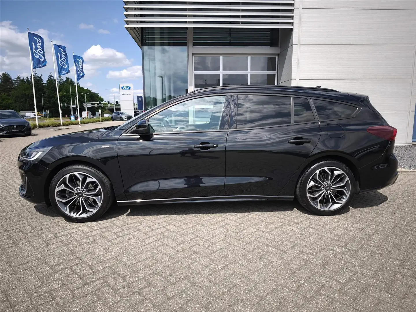 Ford Focus Wagon 1.0 EcoBoost Hybrid 125pk ST-Line Vignale | Zwart - 2