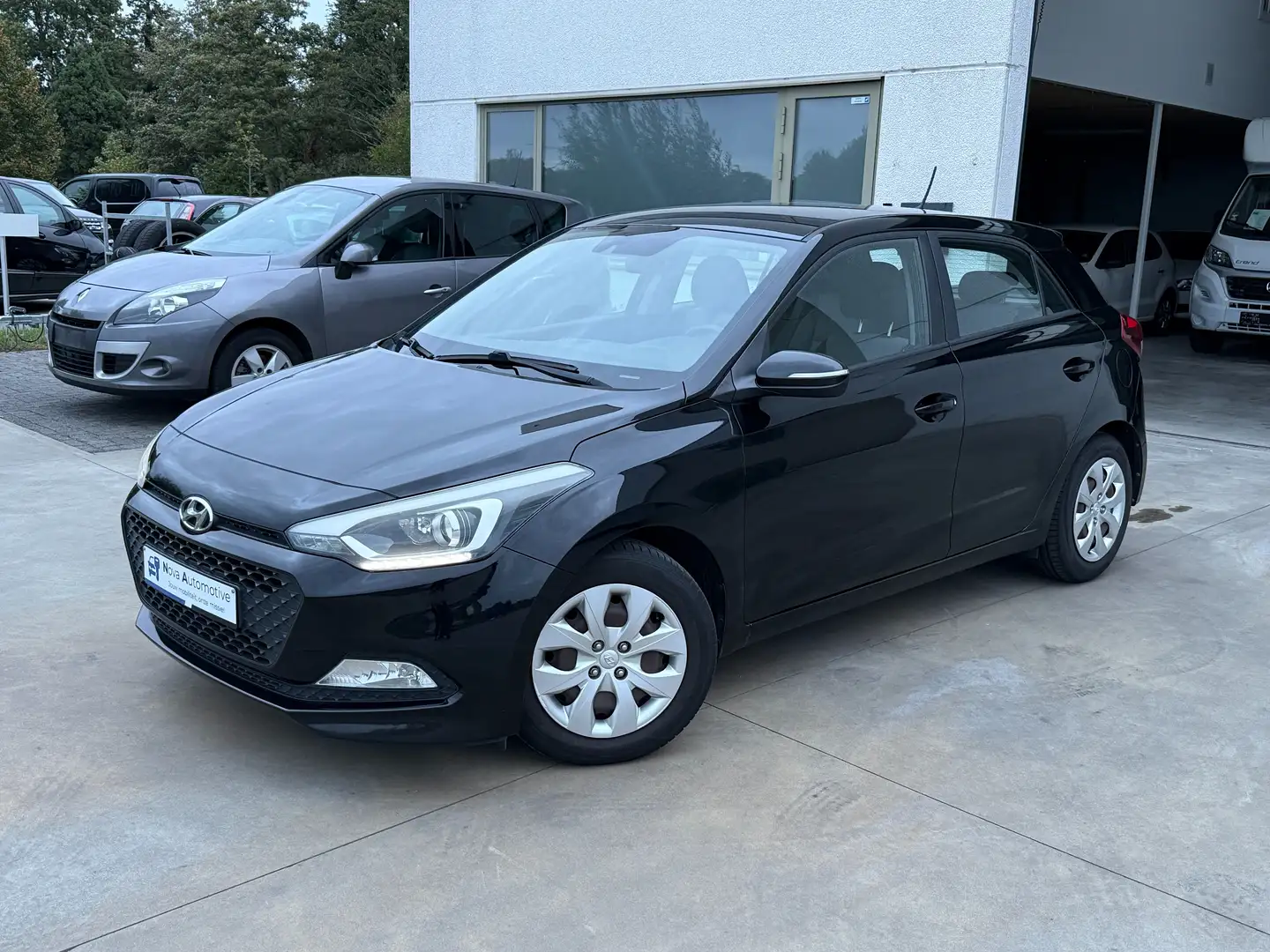 Hyundai i20 i20 1.2 Trend Zwart - 1
