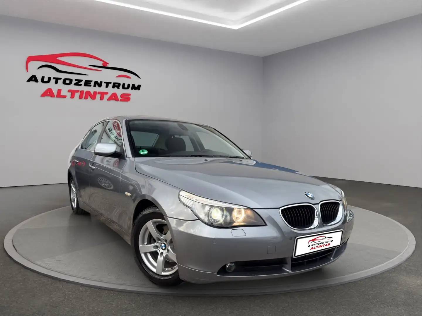 BMW 520 i*KLIMAAUT.ESHD*XENON*PDC*6-GANG*TÜV NEU*TEMP Grau - 1