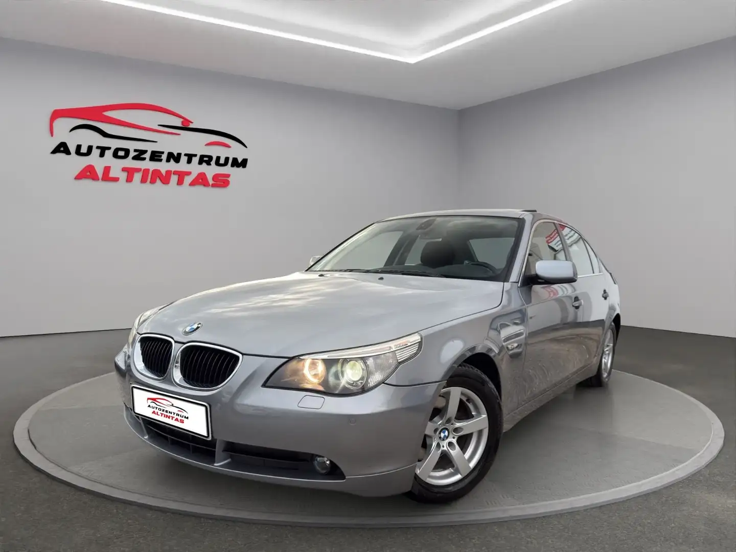 BMW 520 i*KLIMAAUT.ESHD*XENON*PDC*6-GANG*TÜV NEU*TEMP Grau - 2