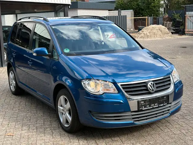 Volkswagen Touran view 2