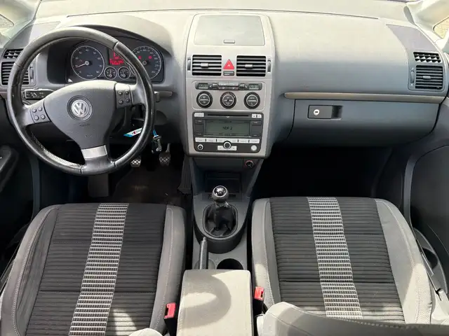 Volkswagen Touran view 8