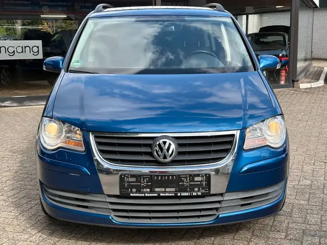 Volkswagen Touran view 3