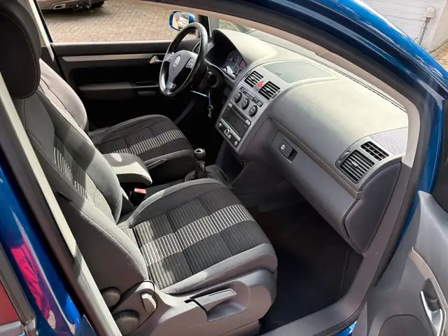 Volkswagen Touran view 9