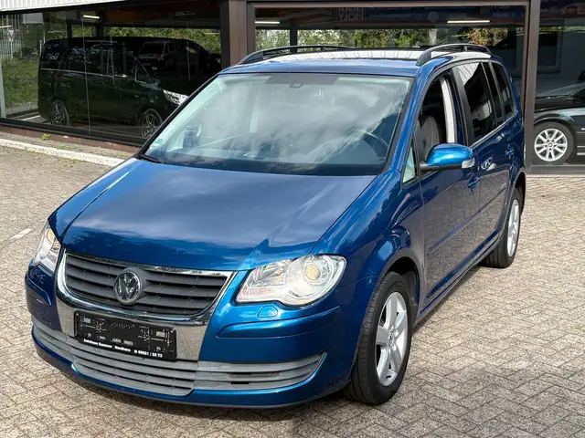 Volkswagen Touran view 4