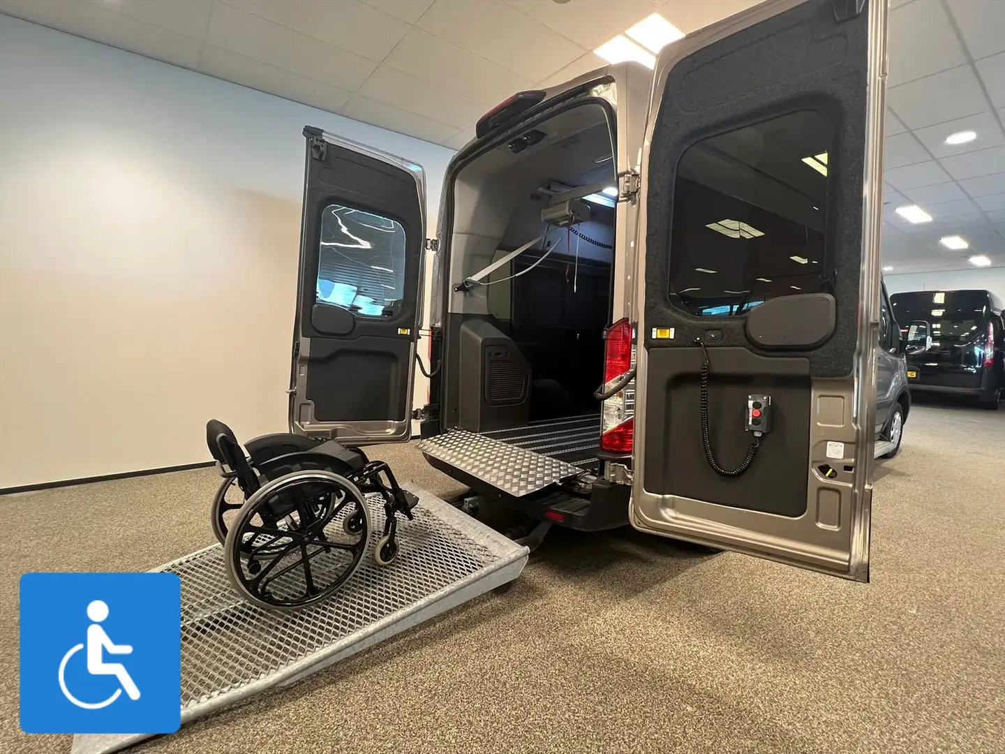 Ford Transit L3H3 Rolstoelbus Verschoningstafel + tillift - 2
