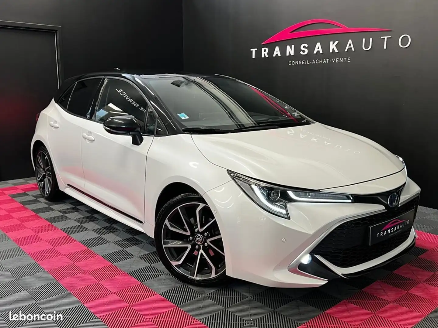 Toyota Corolla HYBRIDE MY21 122h Collection APPLE CARPLAY CAMERA DE RECUL AFFICHAGE TETE HAUTE SIEGES CHAUFFANTS Blanc - 1