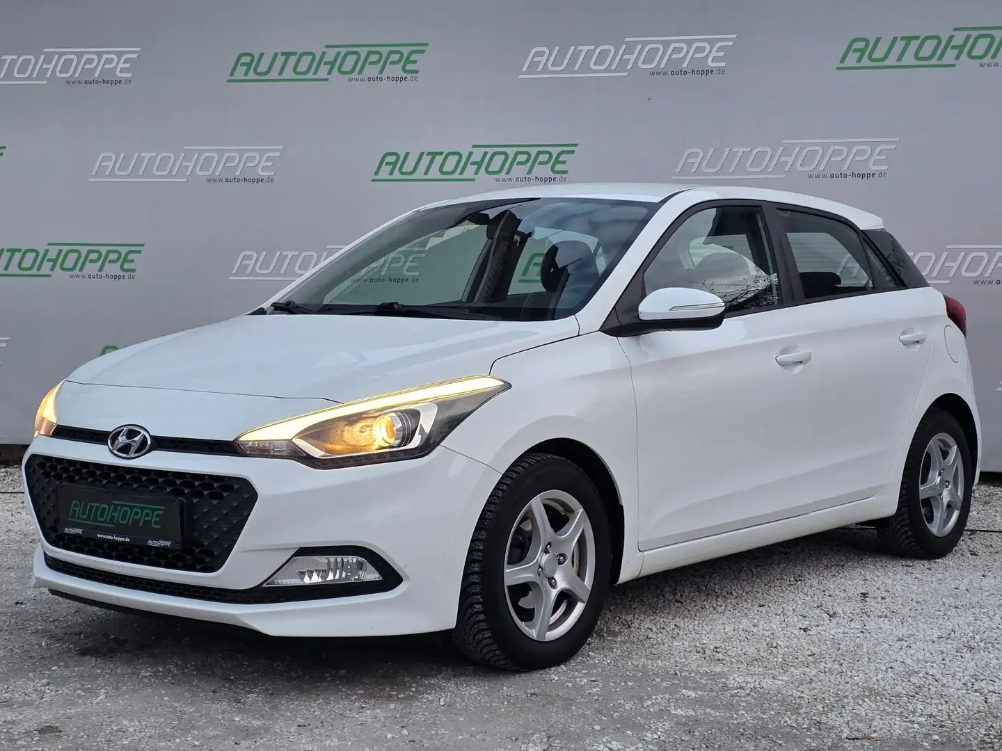 Hyundai i20 Trend, AHK, 8 Räder, Sitzheizung, PDC, 1. Hand Blanc - 1