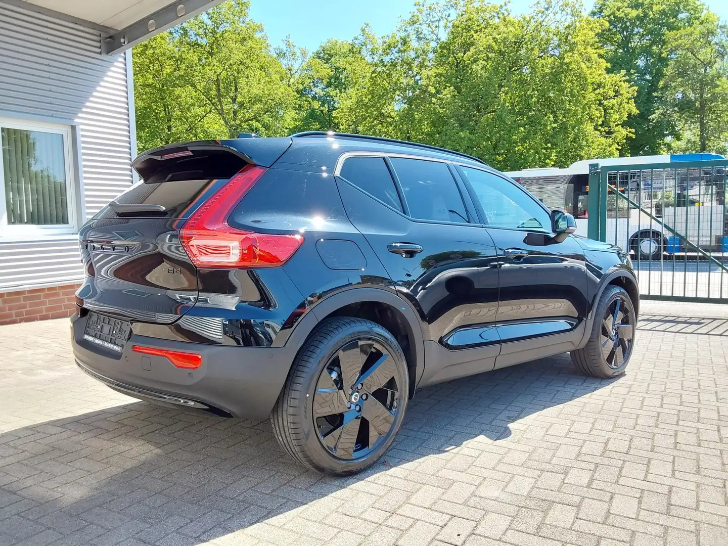 Volvo XC40 B4 B Ultra Black Edition ACC/LED/PDC/KAM/SHZ/PA... Чёрный - 2