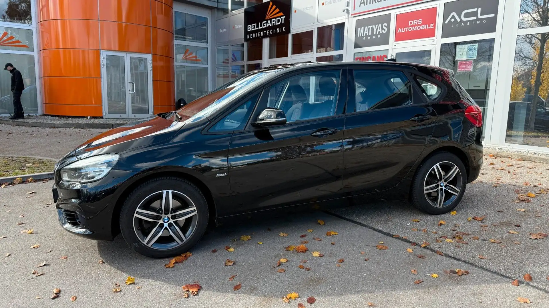 BMW 218 i Active Tourer Sport Line/Pano/LED Schwarz - 2