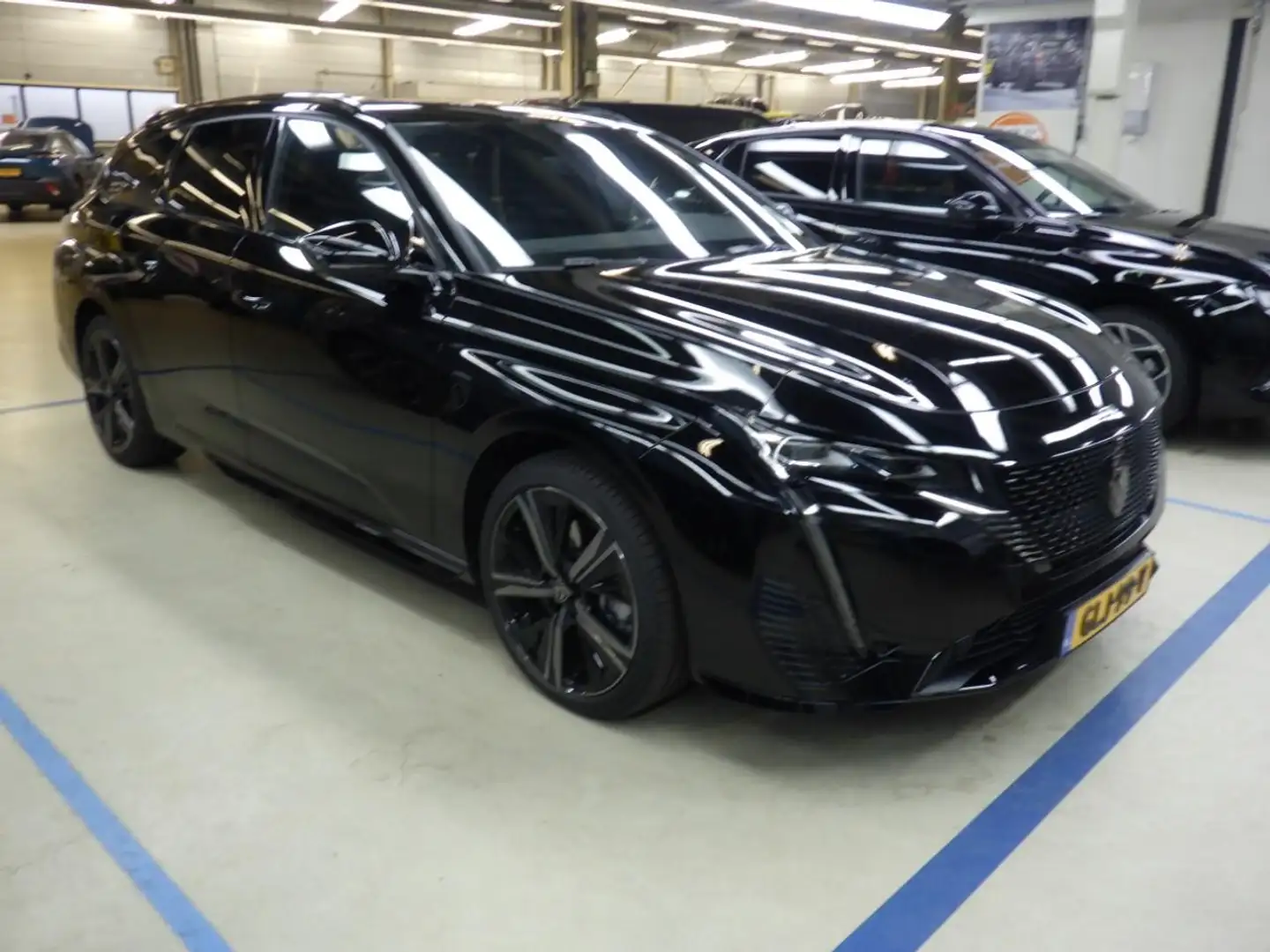 Peugeot 308 SW 1.2 Hybrid 136 e-DCS6 GT | Automaat | Navigatie Zwart - 2