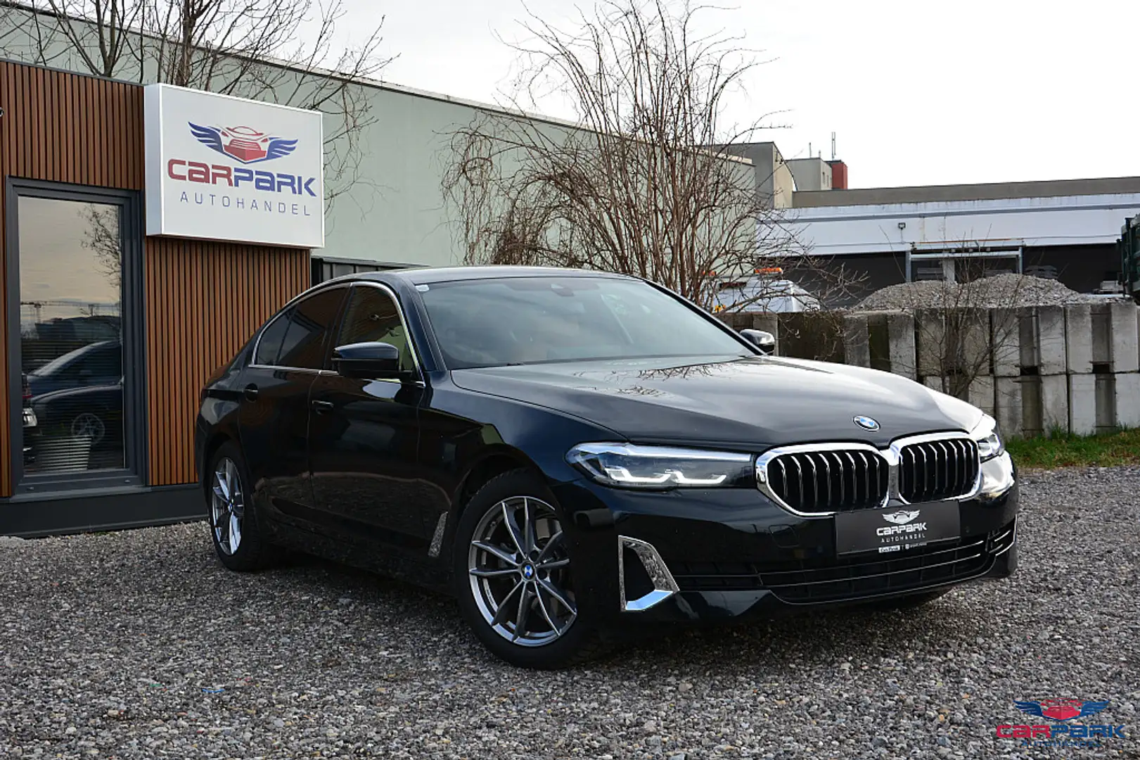 BMW 520 520d 48 V Aut. | Luxury Line | Schwarz - 1