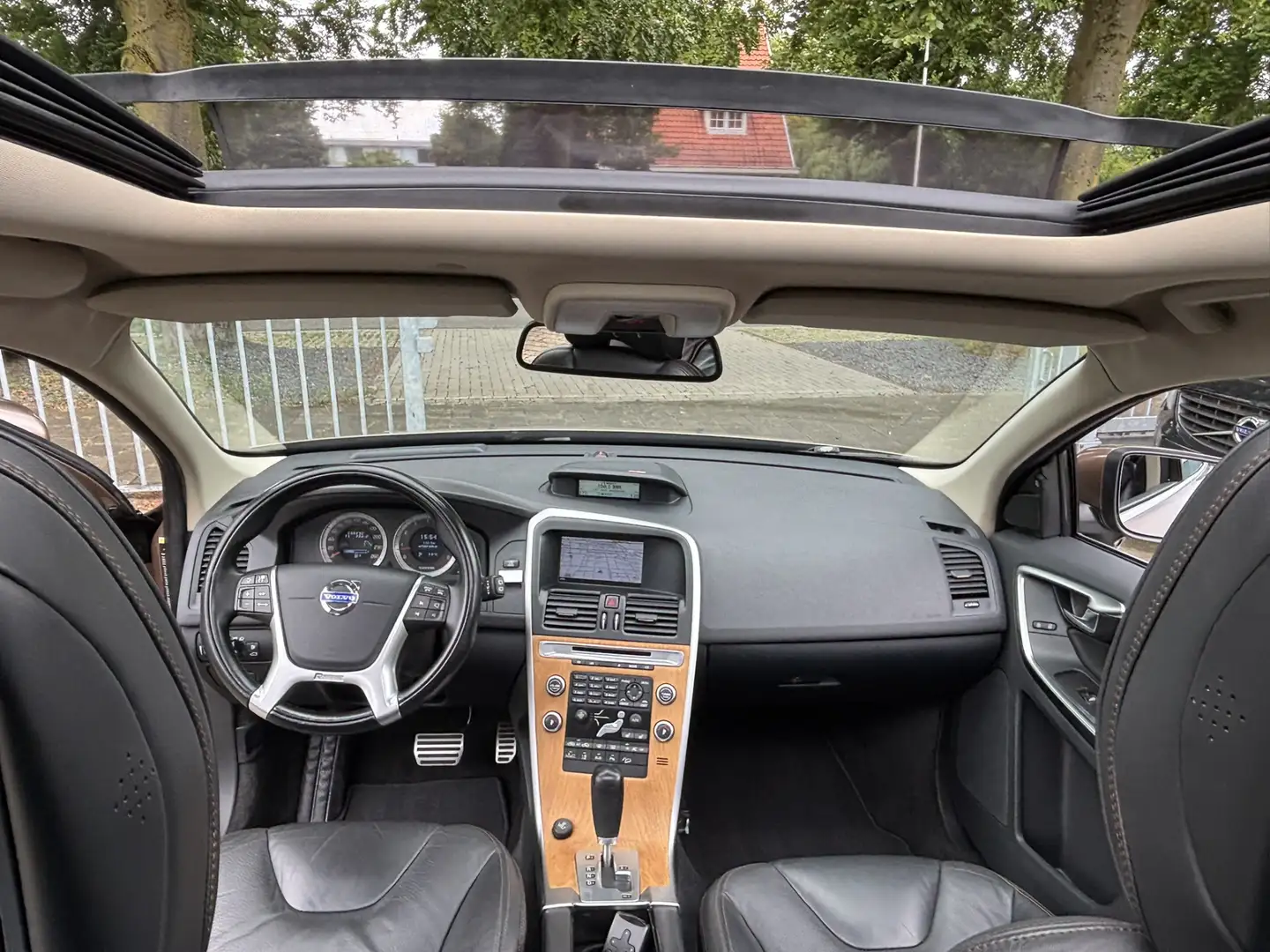 Volvo XC60 3.0 T6 AWD Summum Pano Driver Support BTW voordeel Bruin - 2