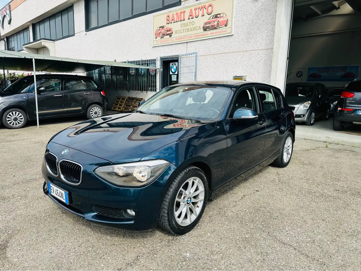 BMW 118 Serie 1 F/20-21 2011 118d 5p Unique Blauw - 1