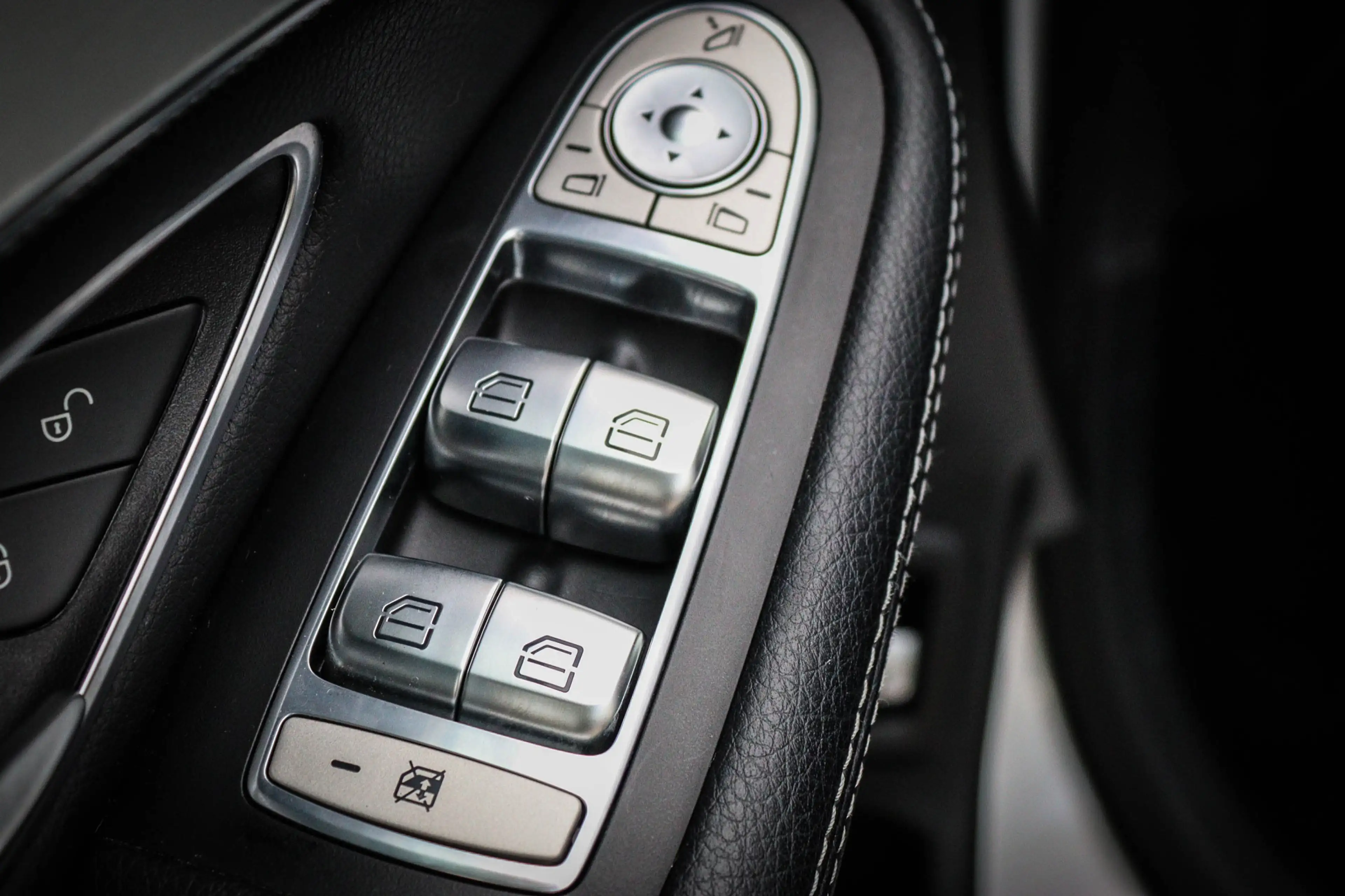 Mercedes-Benz GLC 350 350e 4MATIC Net binnen; Jouw droomauto? — photo 13