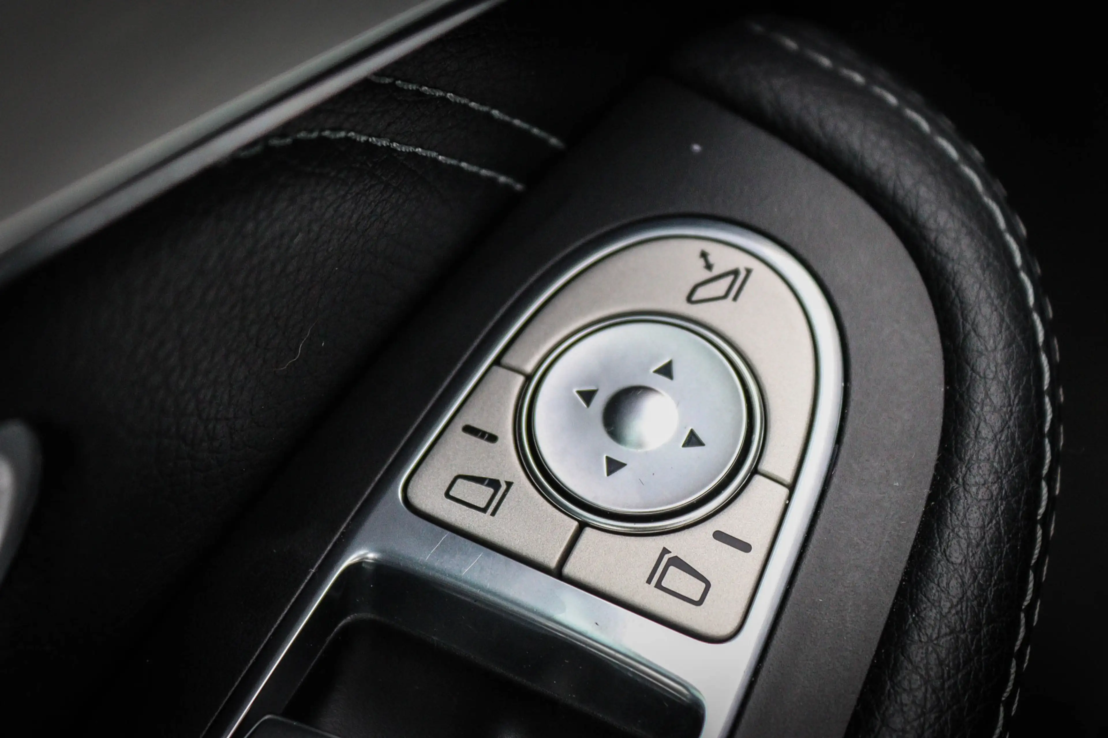 Mercedes-Benz GLC 350 350e 4MATIC Net binnen; Jouw droomauto? — photo 14