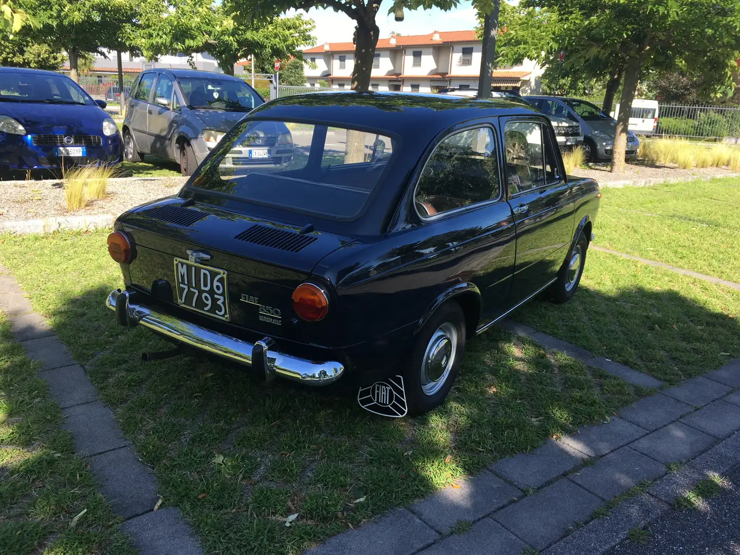 Fiat 850 IDROMATIC Blau - 2