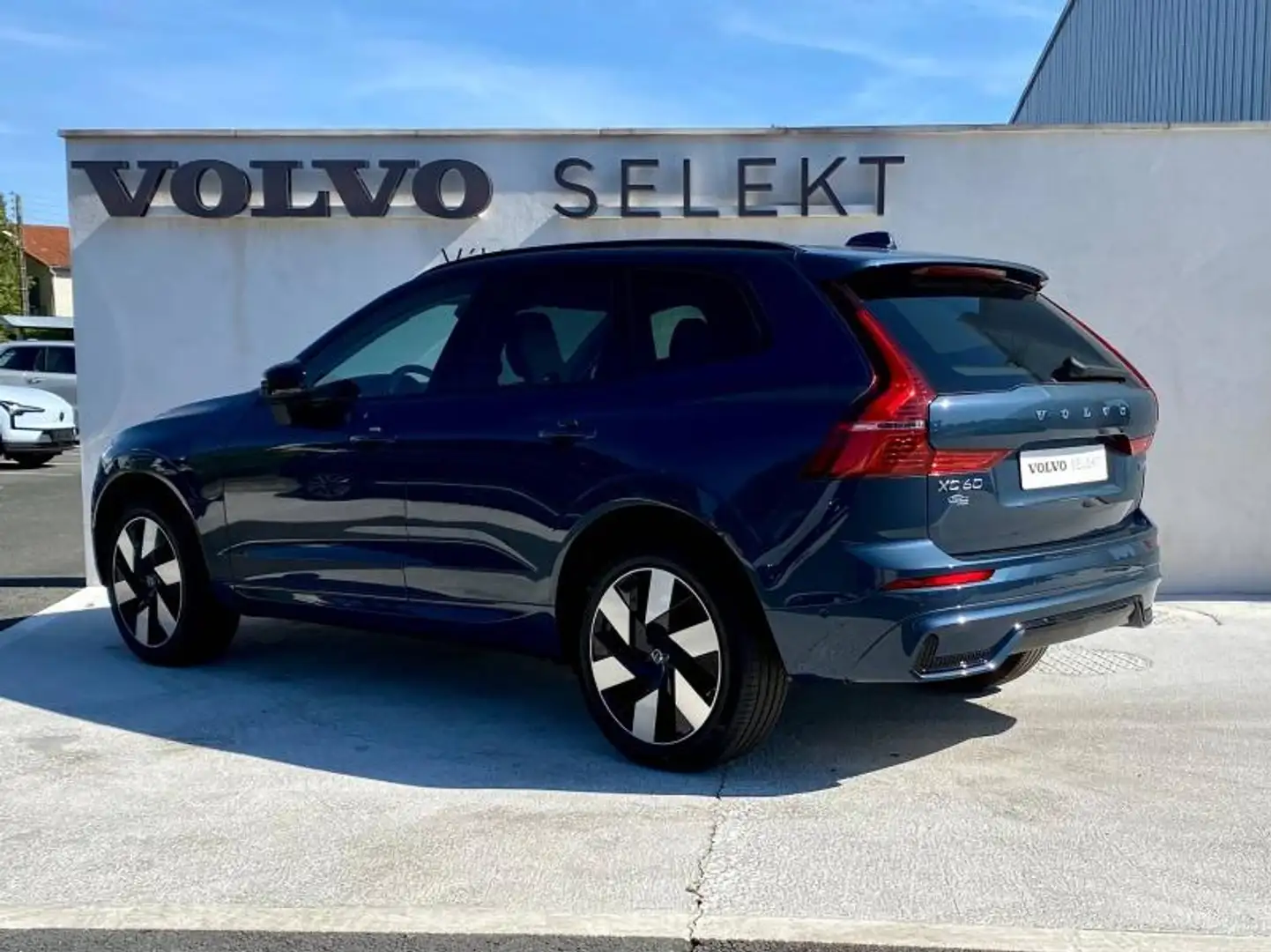 Volvo XC60 T6 Hybride Rechargeable 253 + 145ch Ultra Style Dark Geartronic 8 AWD Blau - 2
