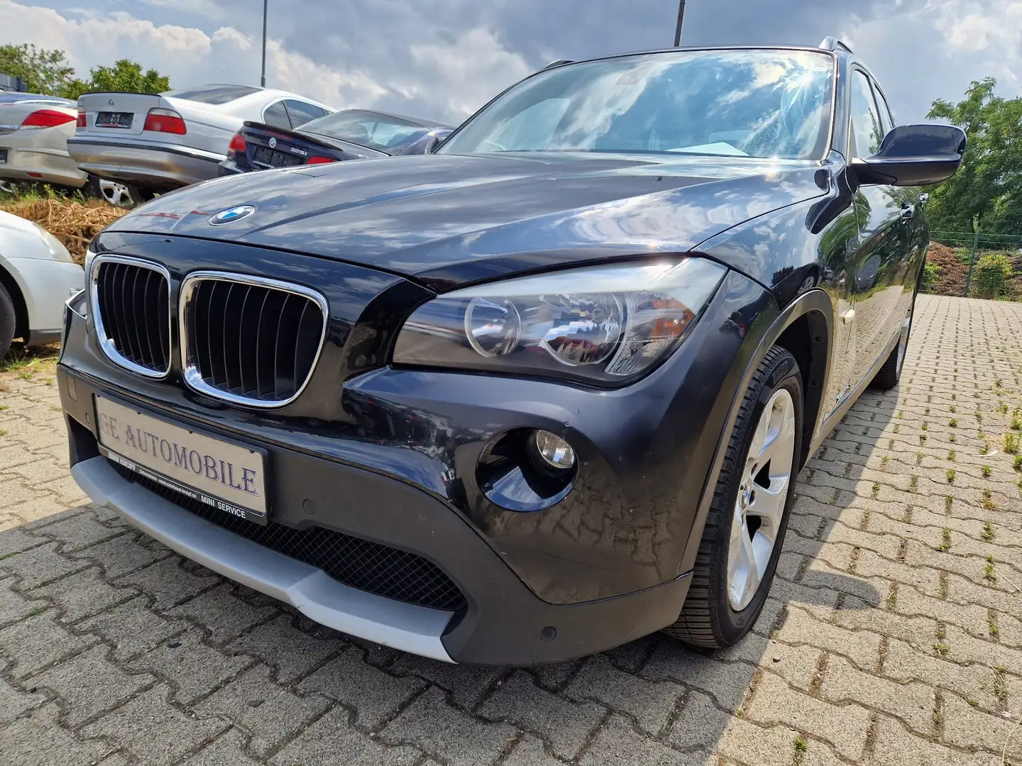 BMW X1 20 d xDrive Schwarz - 2