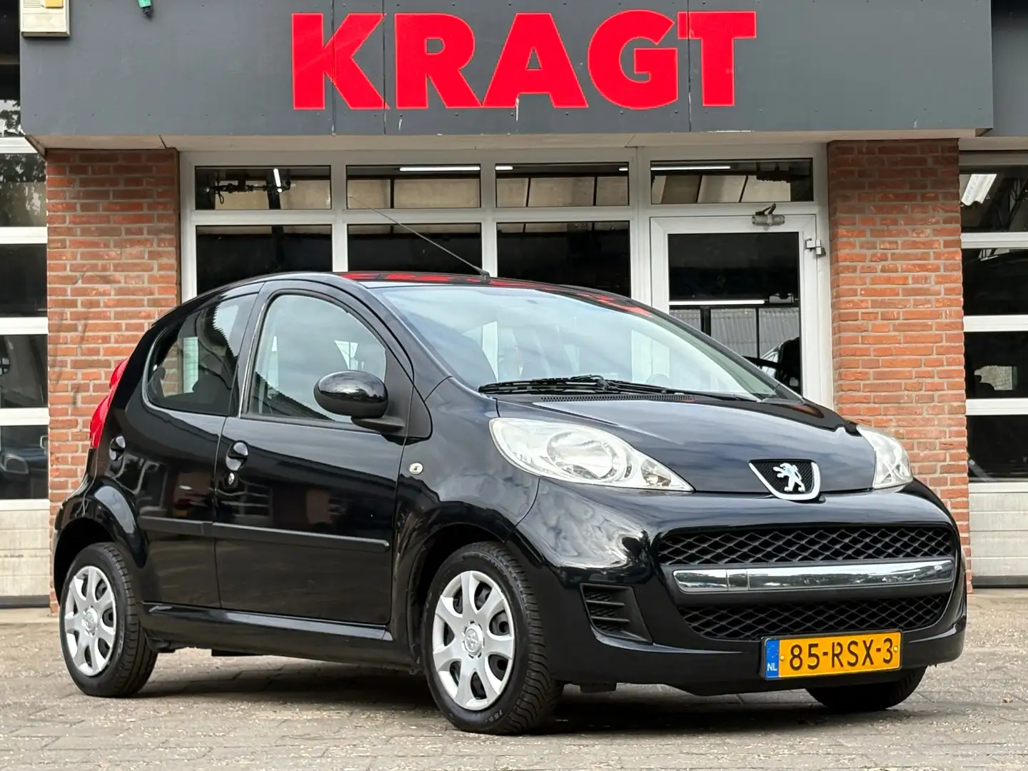 Peugeot 107 XS 1.0-12V 68 pk - 5drs - airco - radio cd - nette Noir - 2