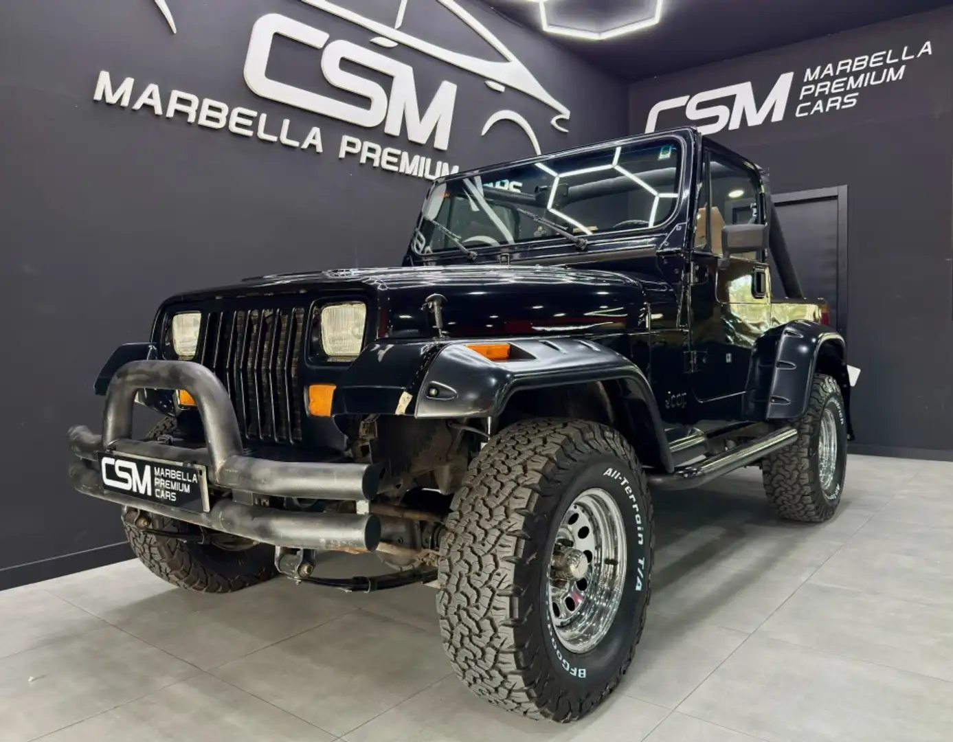 Jeep Wrangler YJ Aut. Negro - 1