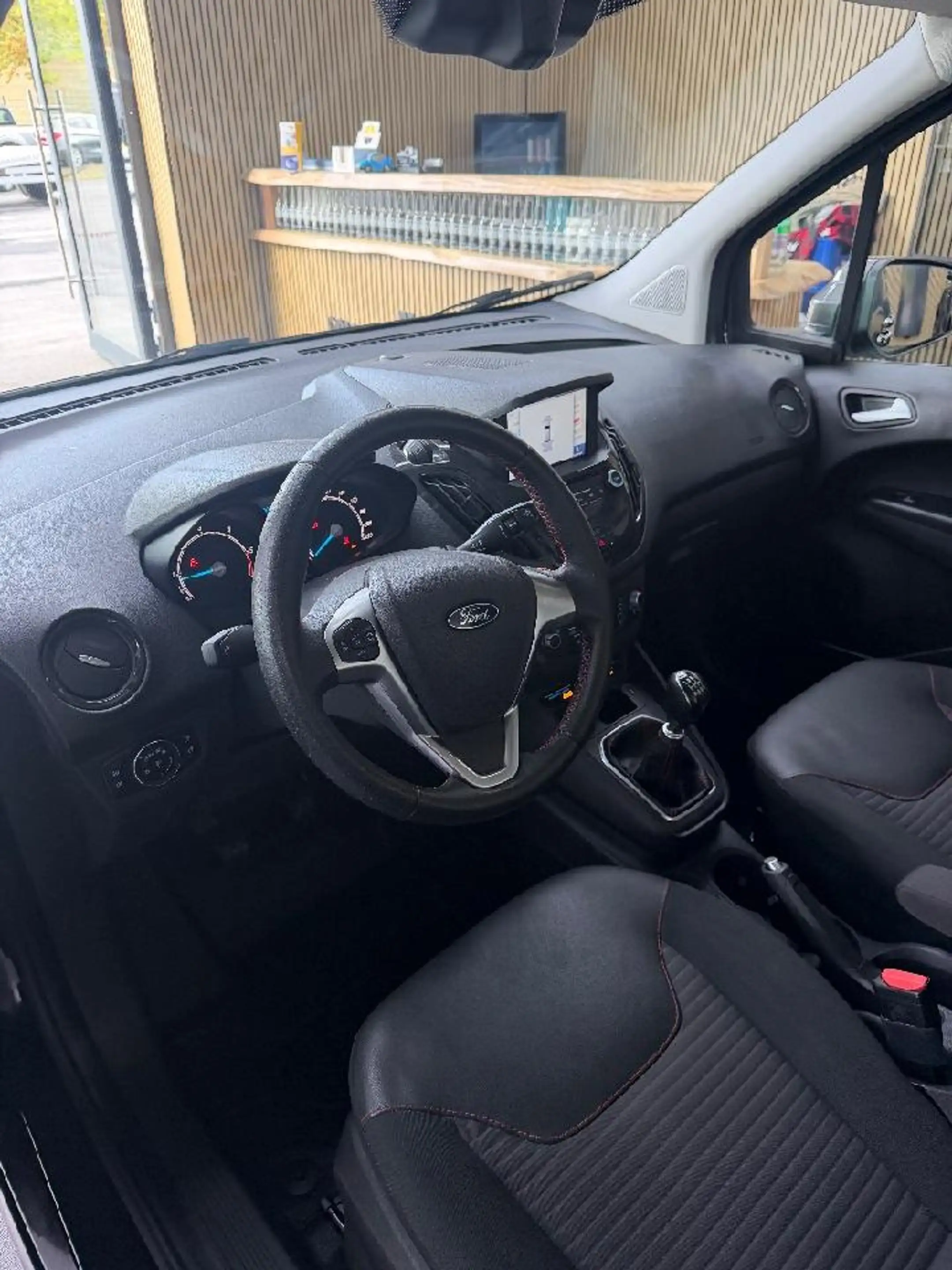Ford Transit Courier Sport — photo 8