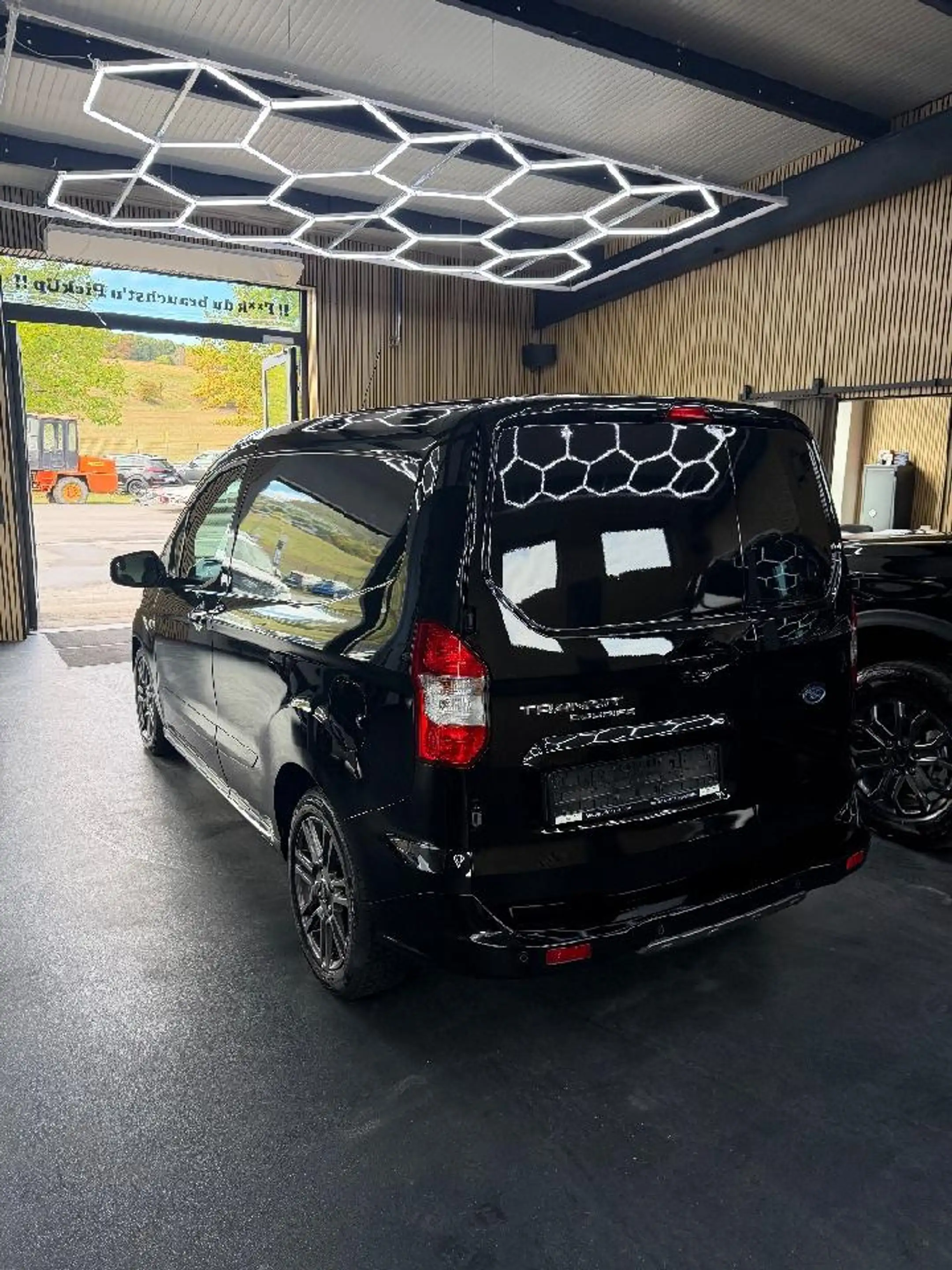 Ford Transit Courier Sport — photo 3