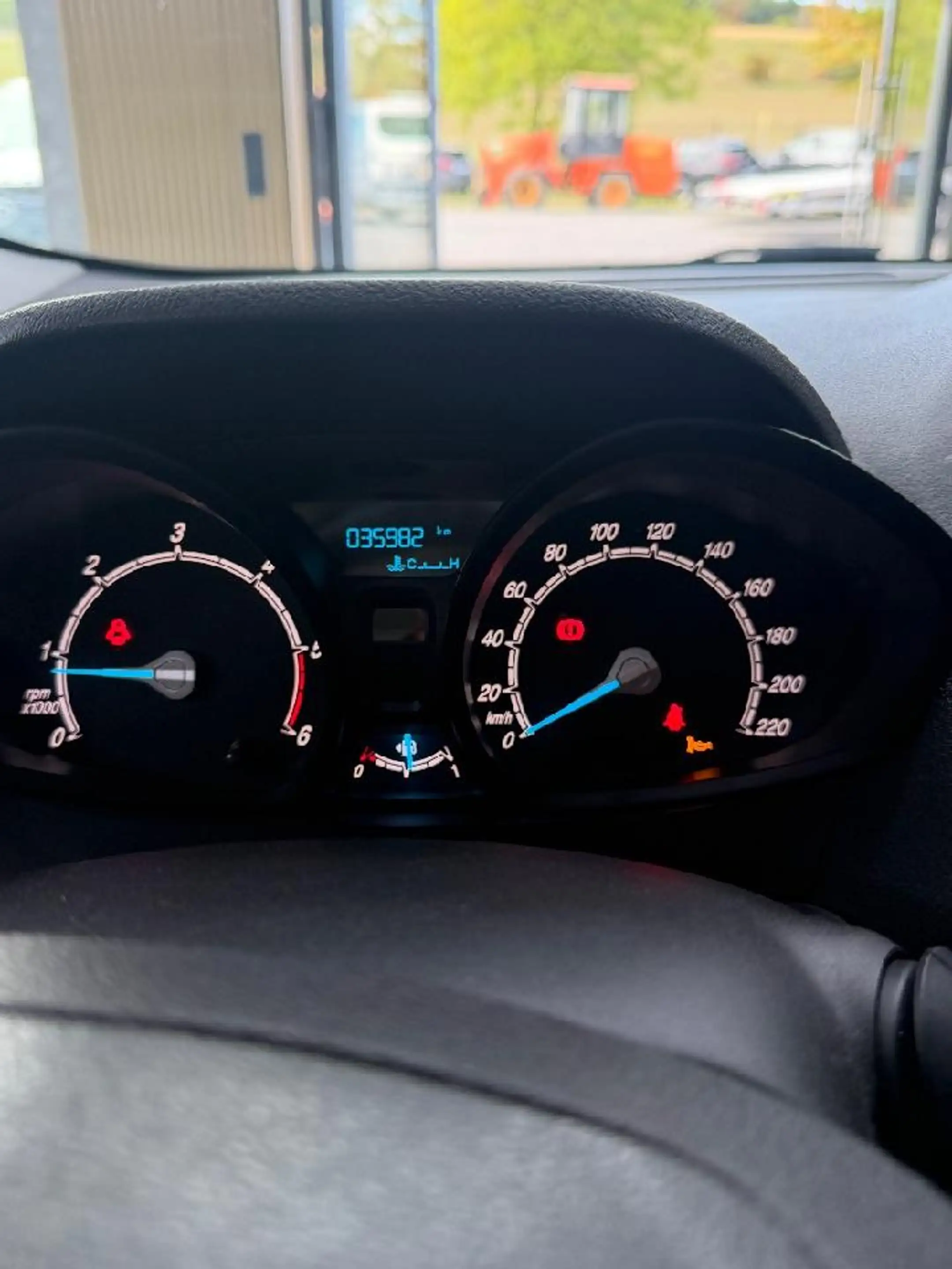 Ford Transit Courier Sport — photo 12