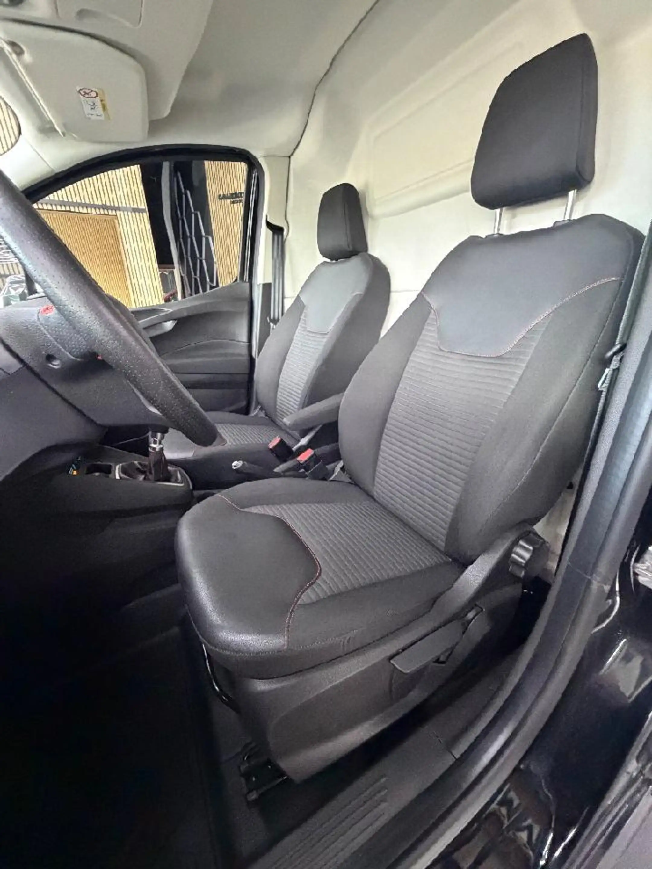 Ford Transit Courier Sport — photo 10