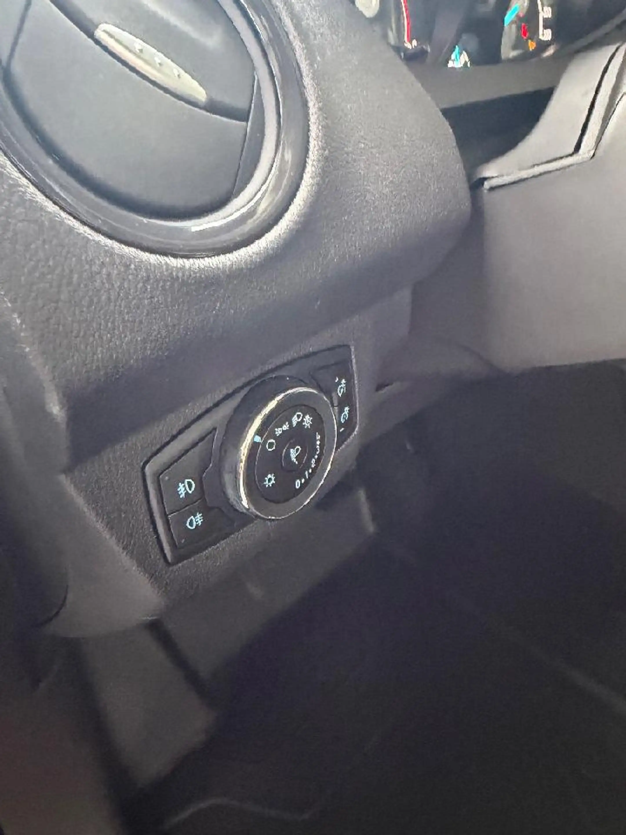 Ford Transit Courier Sport — photo 9