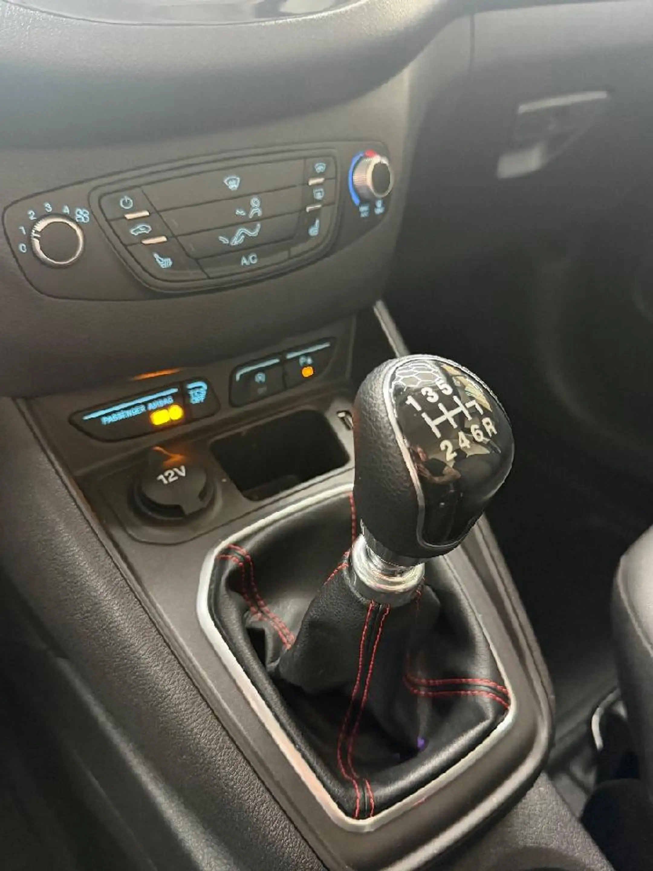 Ford Transit Courier Sport — photo 14
