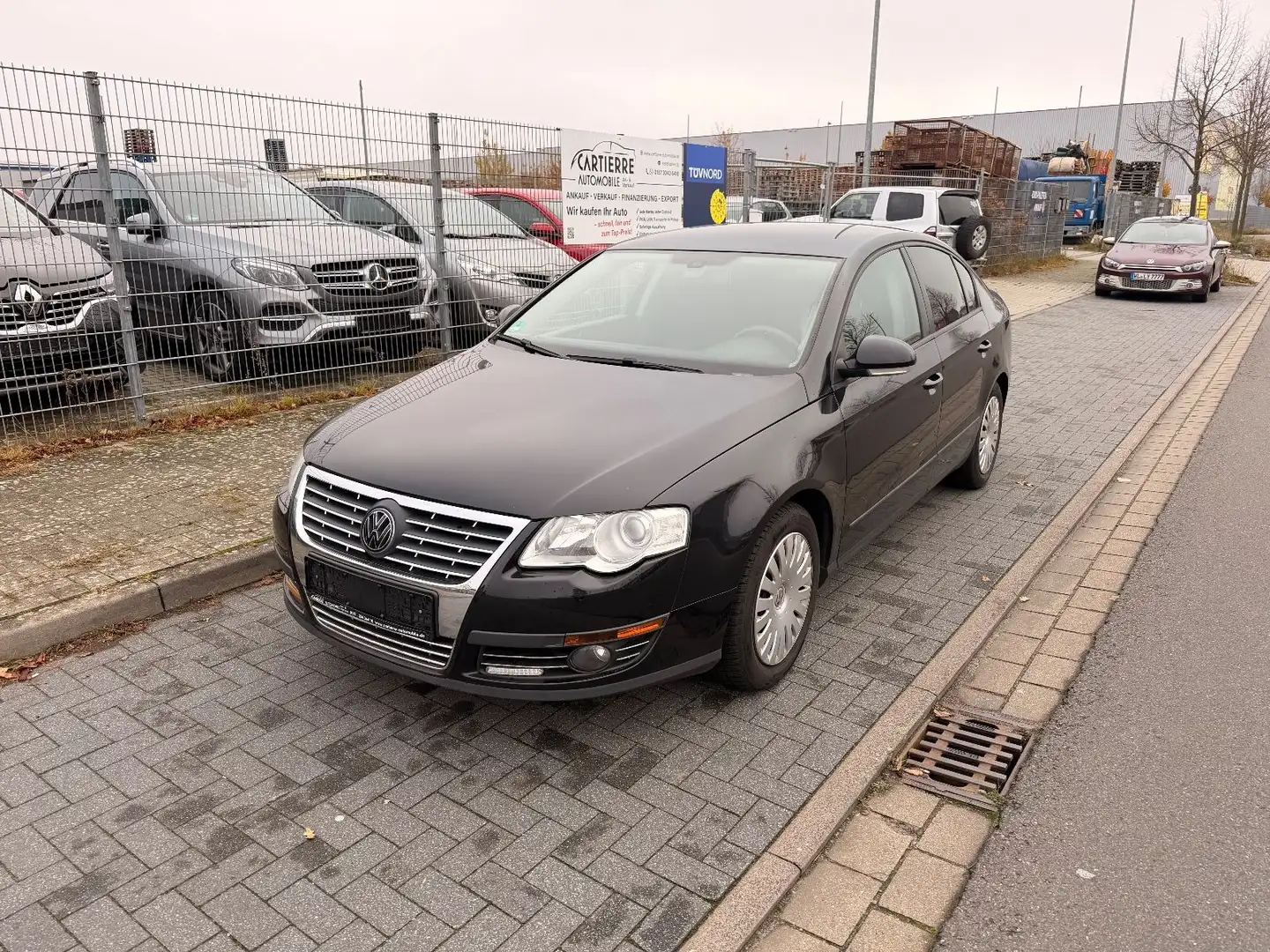 Volkswagen Passat Lim. Trendline *KLIMAAUTO*TEMPOMAT* Schwarz - 1