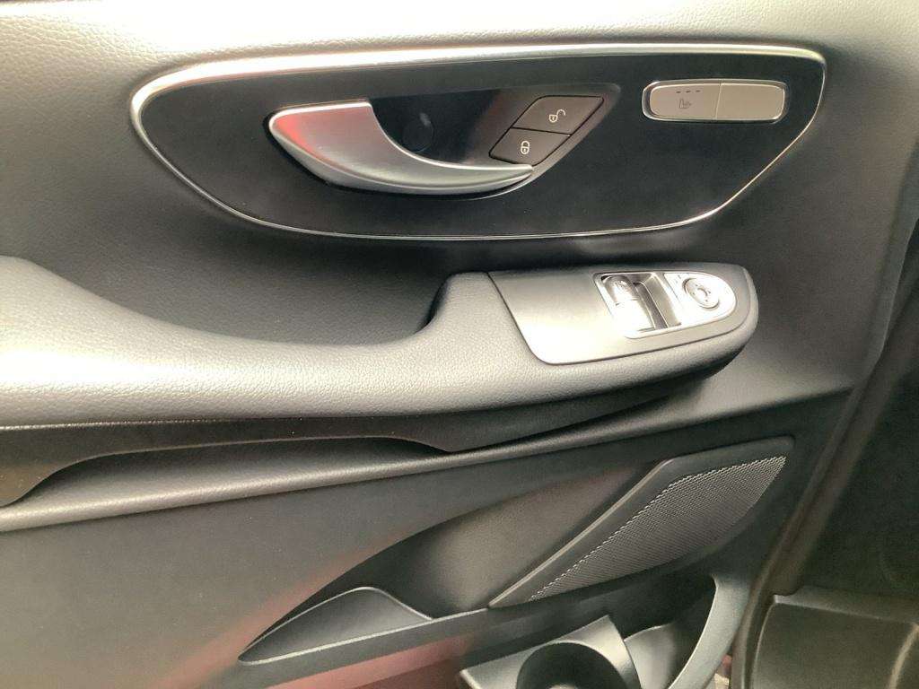 Mercedes-Benz V 220