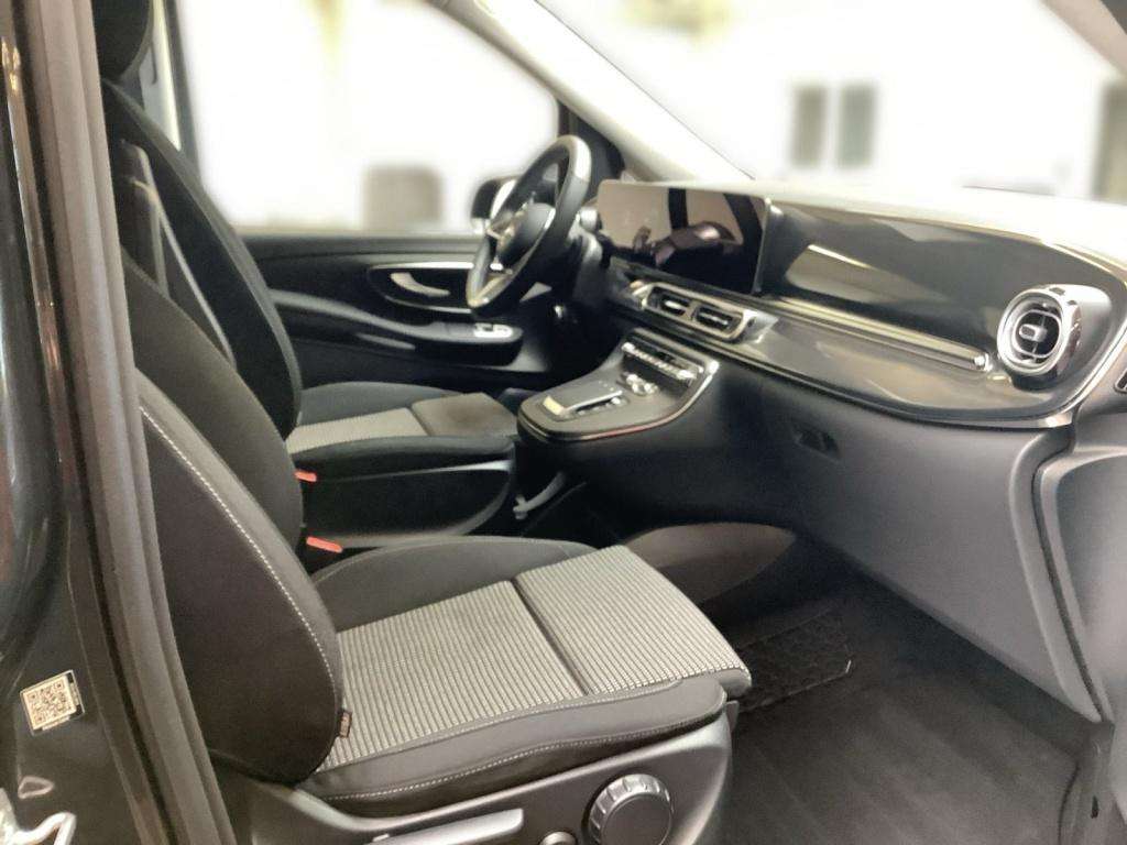 Mercedes-Benz V 220