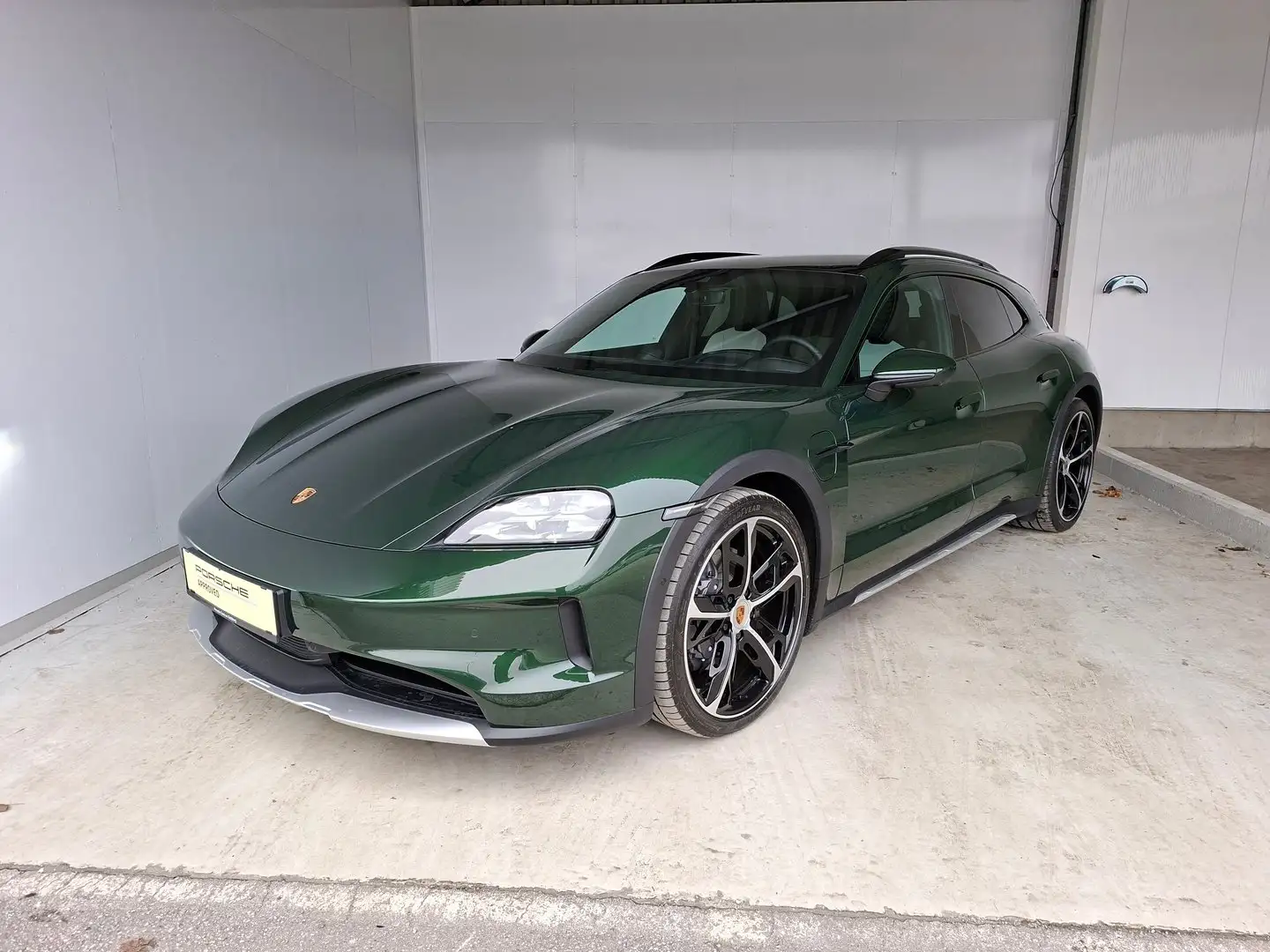 Porsche Taycan 4 Cross Turismo Grün - 2