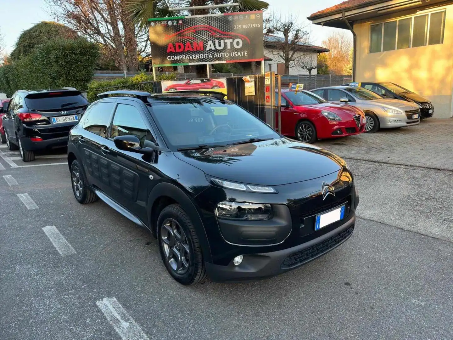 Citroen C4 Cactus BlueHDi 100 S&S Shine Schwarz - 1