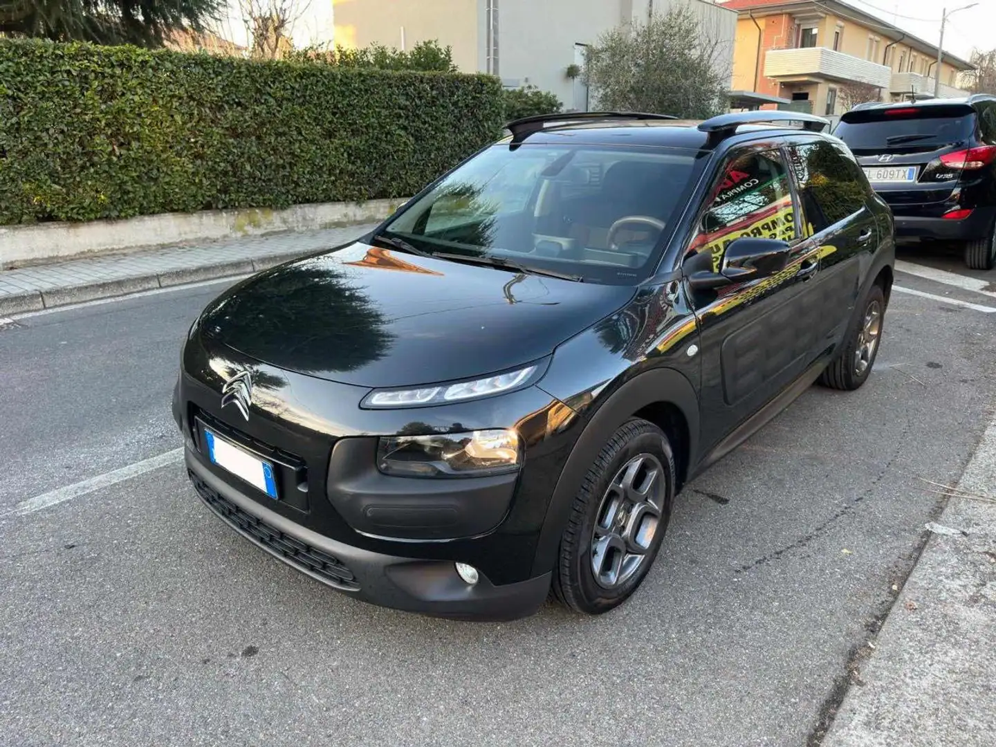 Citroen C4 Cactus BlueHDi 100 S&S Shine Schwarz - 2