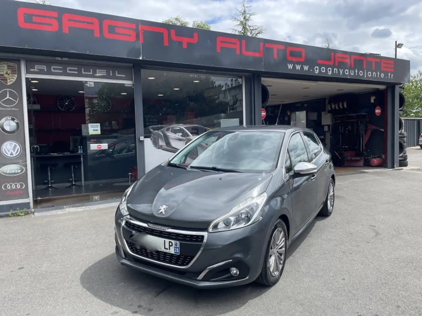 Peugeot 208 1.2 PURETECH 82CH ALLURE 5P Gris - 1