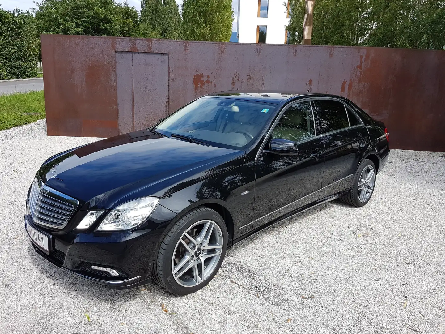Mercedes-Benz E 220 Elegance BlueEfficiency CDI Aut. Schwarz - 1