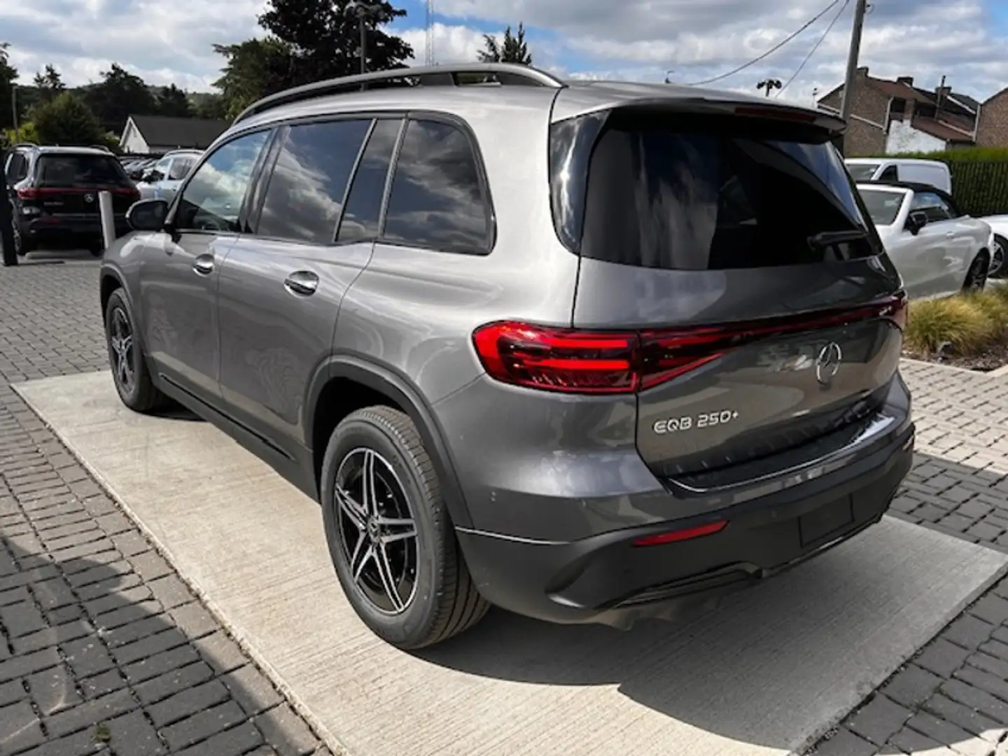 Mercedes-Benz EQB 250 250 + Business Star Edition - SAGA Huy (+32 85 23  Grijs - 2