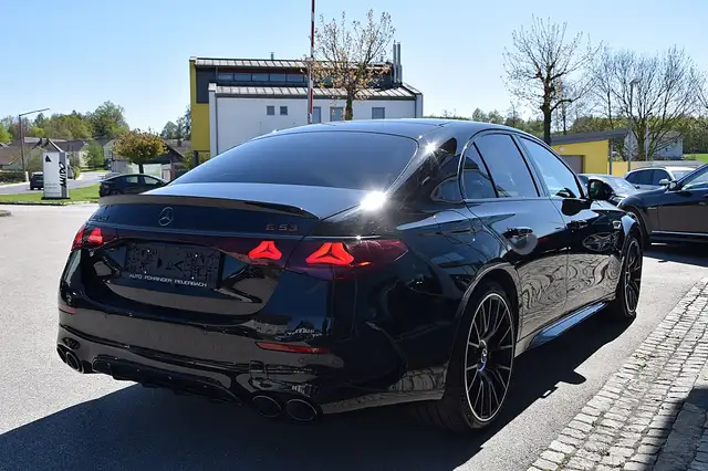 Mercedes-Benz E 53 AMG PHEV 4Matic 21,2kWh Aut. *AMG Night-Paket Exter... Ansicht 3