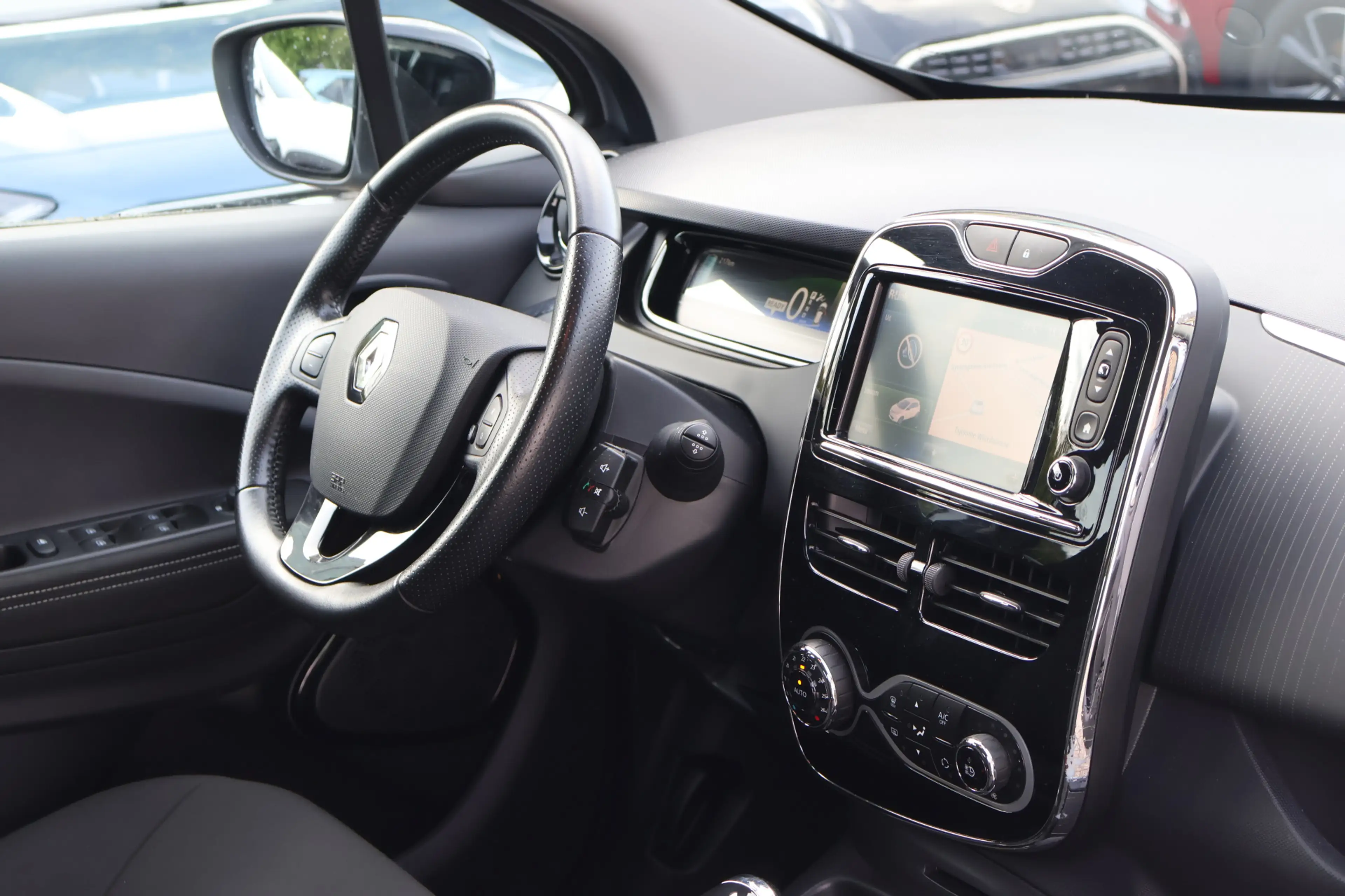 Renault ZOE R110 Iconic 41 kWh Huuraccu, geen risico — photo 12